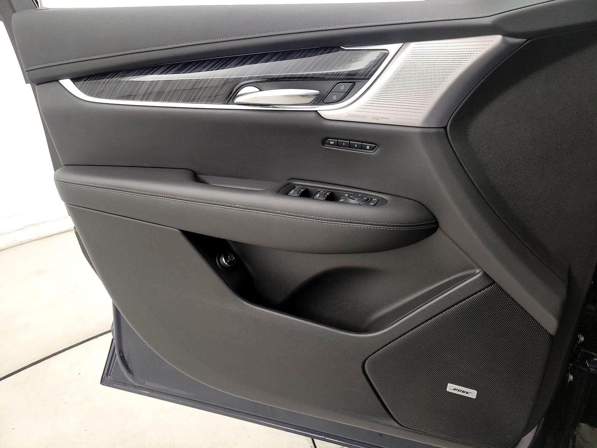 Thumbnail: 2025 Cadillac XT6 - 12