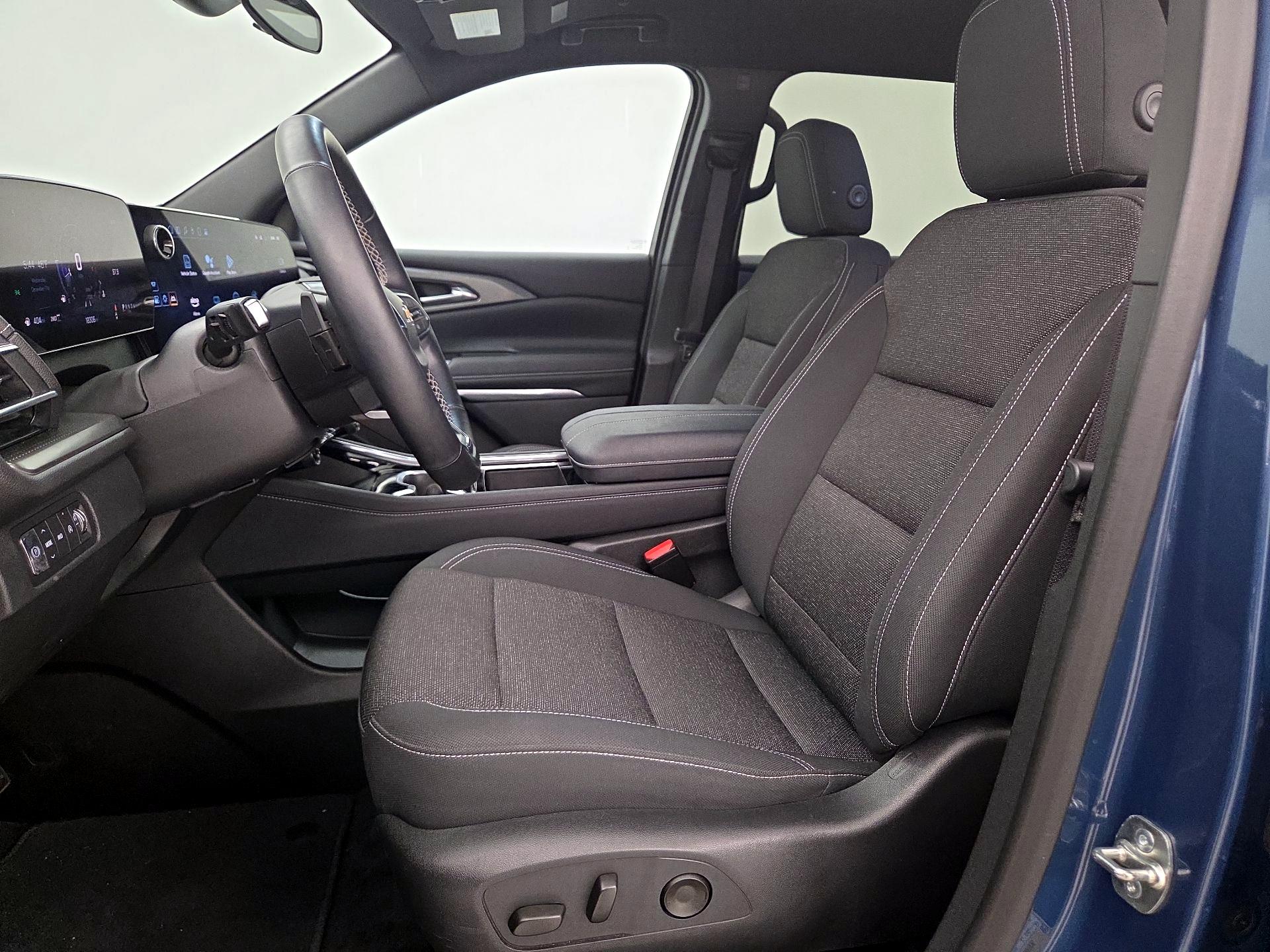 Thumbnail: 2025 Chevrolet Traverse - 11