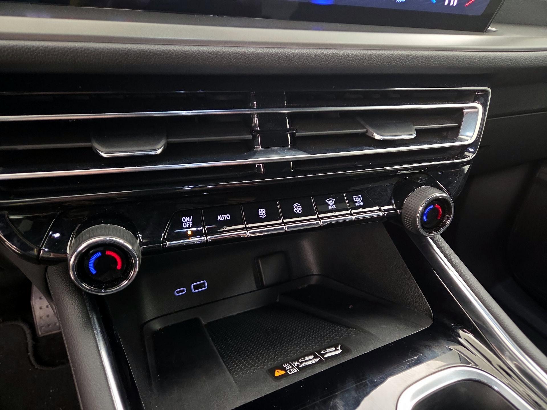 Thumbnail: 2025 Chevrolet Traverse - 16