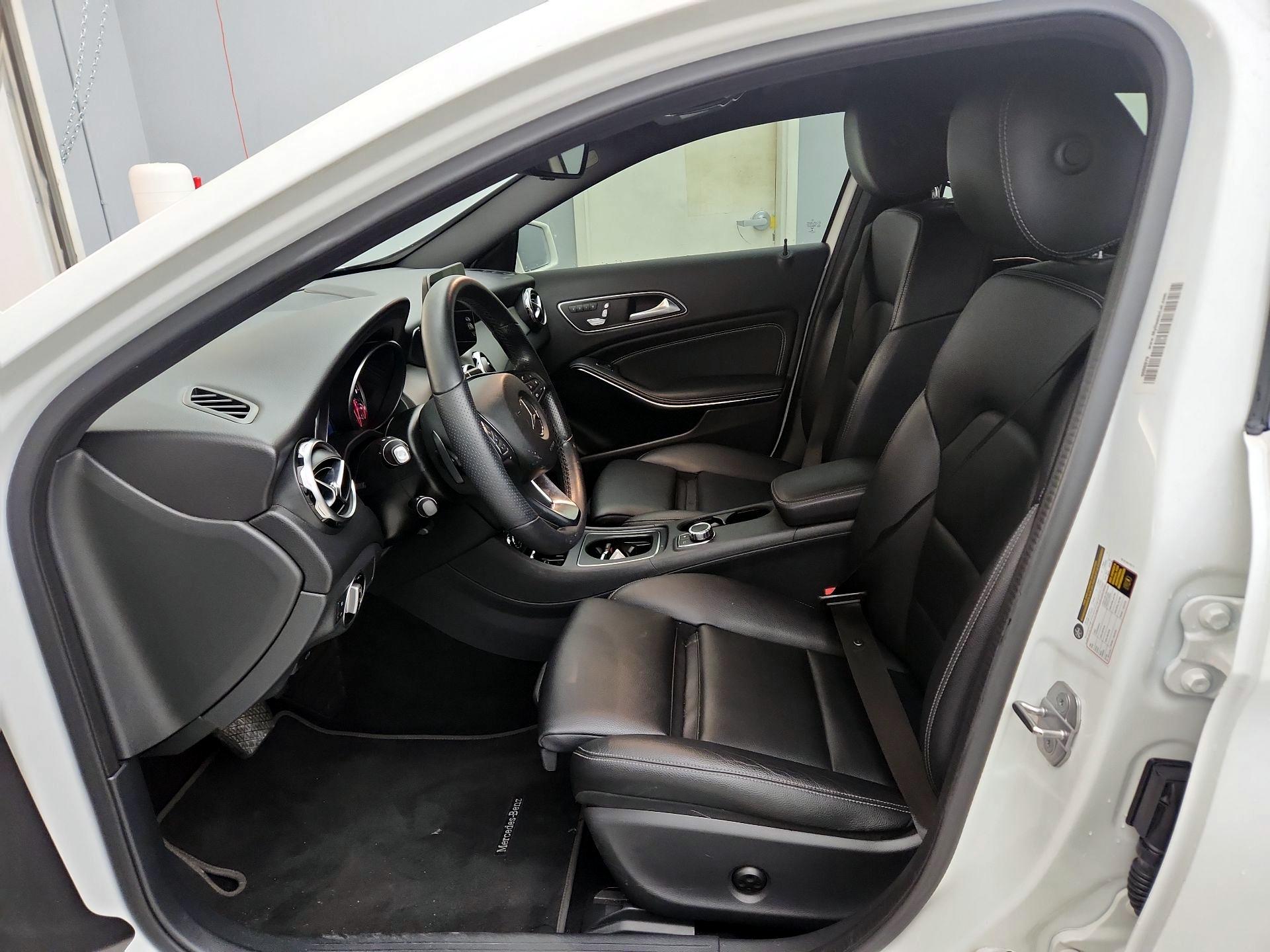 Thumbnail: 2020 Mercedes-Benz GLA - 11