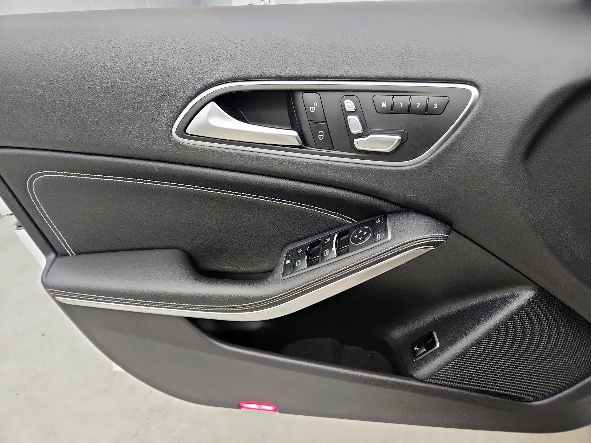 Thumbnail: 2020 Mercedes-Benz GLA - 12