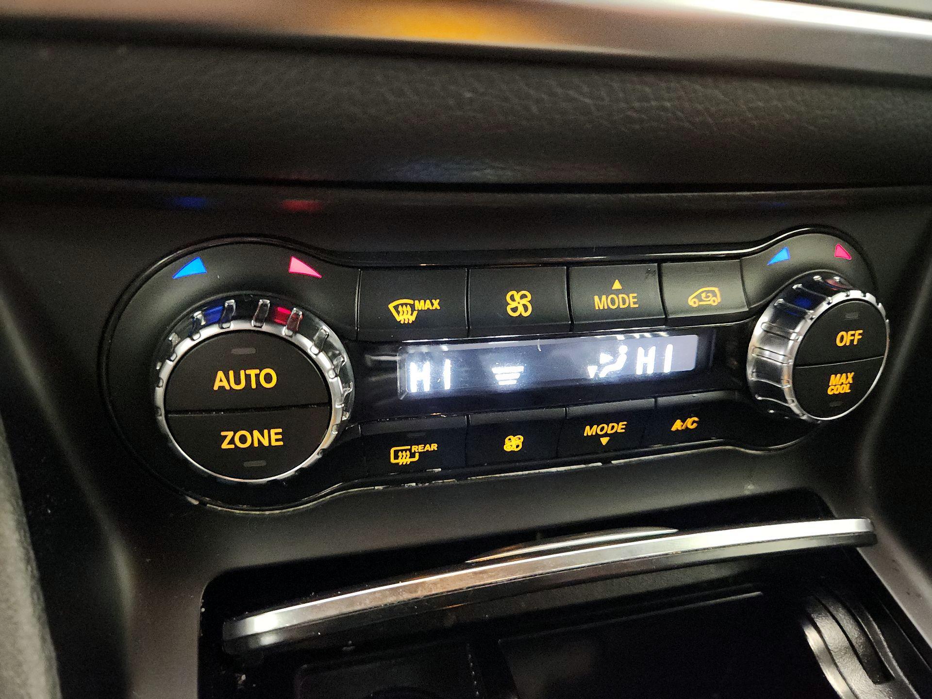 Thumbnail: 2020 Mercedes-Benz GLA - 16