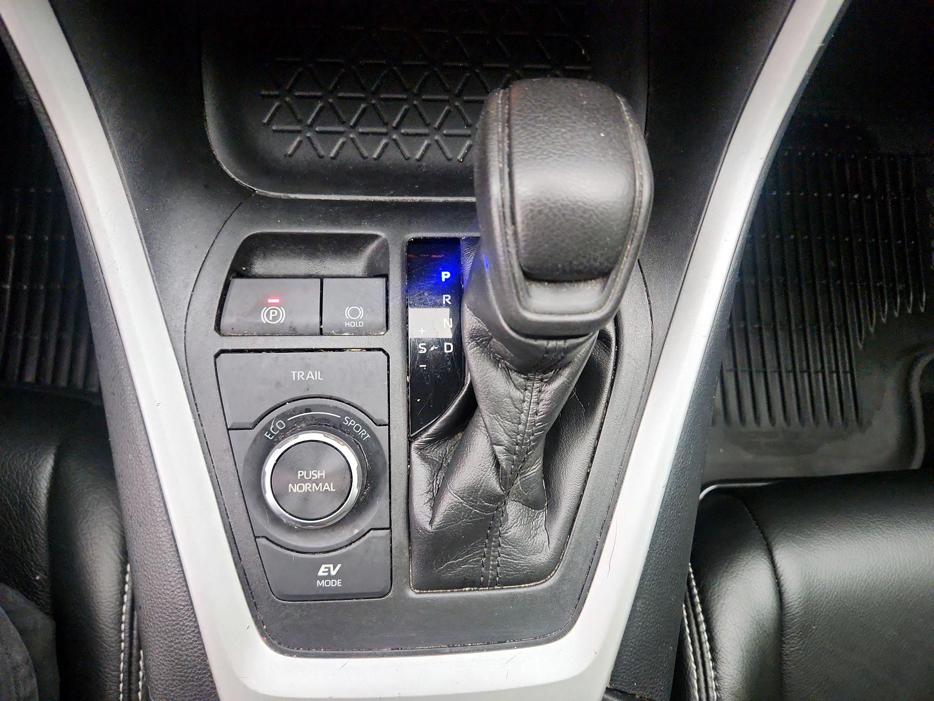 Thumbnail: 2021 Toyota RAV4 - 17