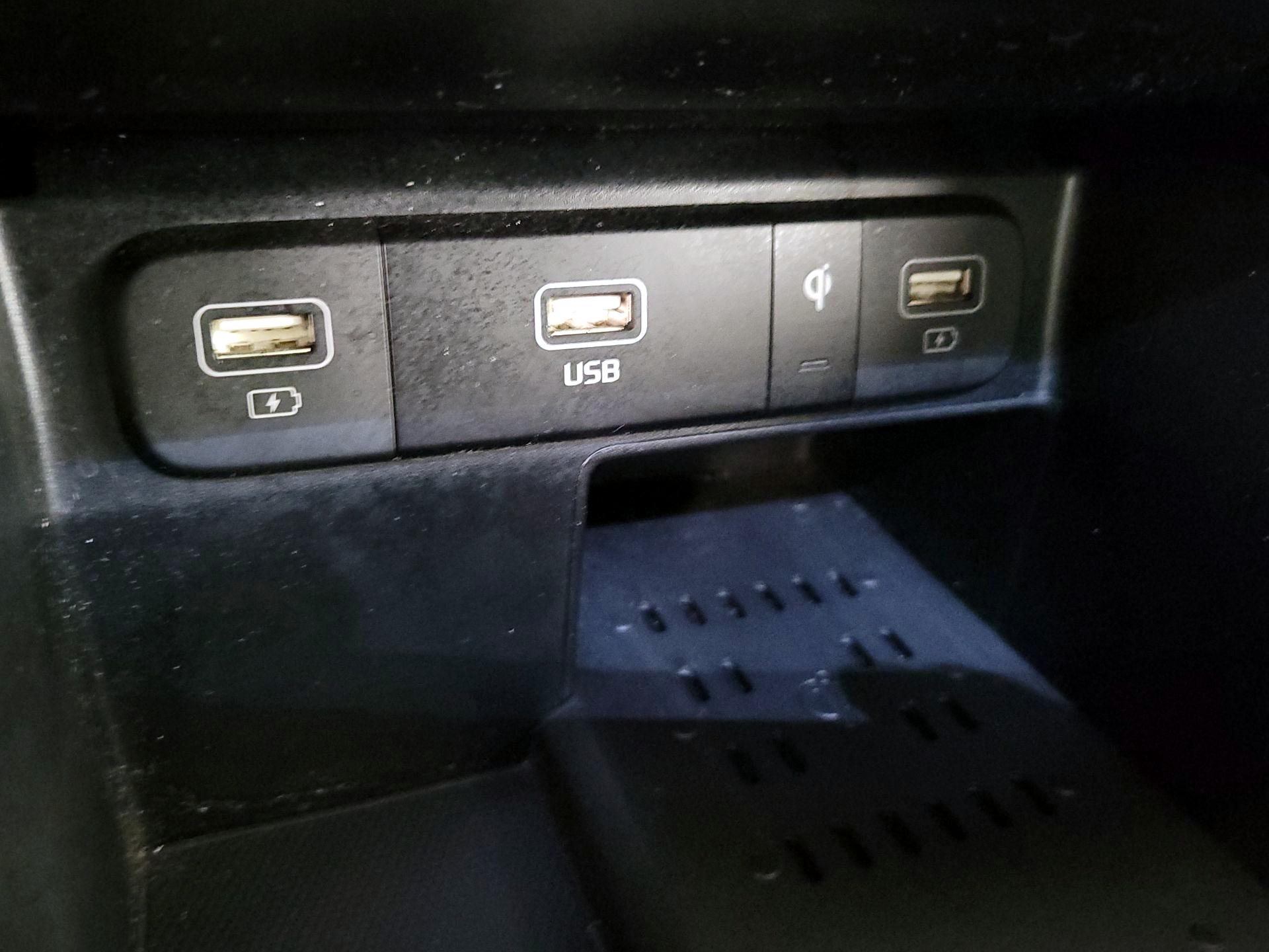 Thumbnail: 2022 Kia Sorento - 19