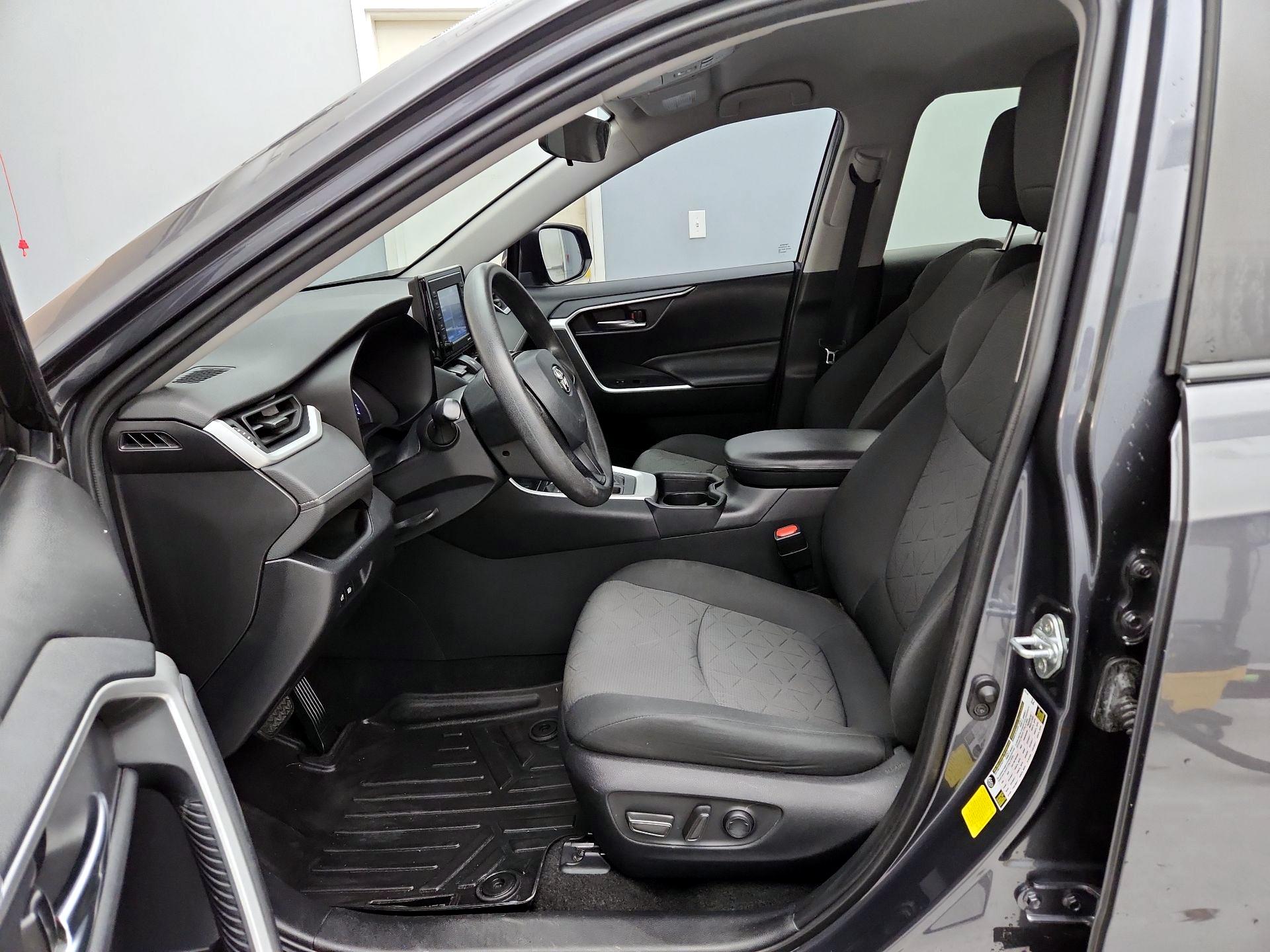 Thumbnail: 2020 Toyota RAV4 - 11