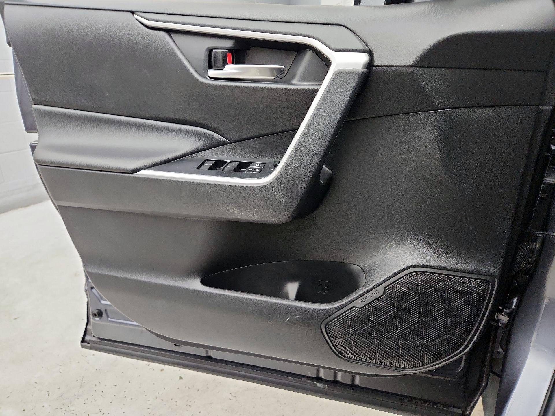 Thumbnail: 2020 Toyota RAV4 - 12