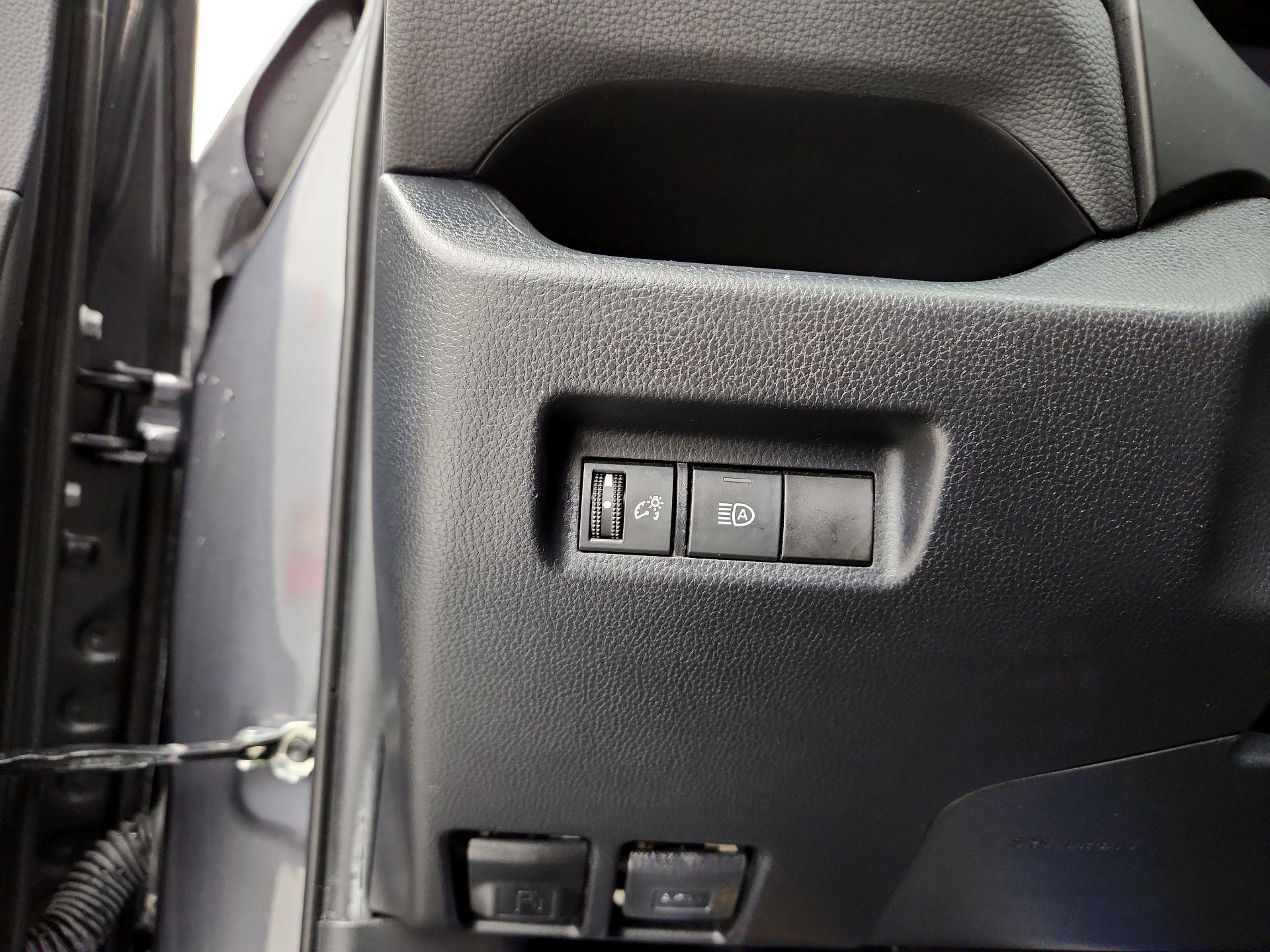 Thumbnail: 2020 Toyota RAV4 - 13