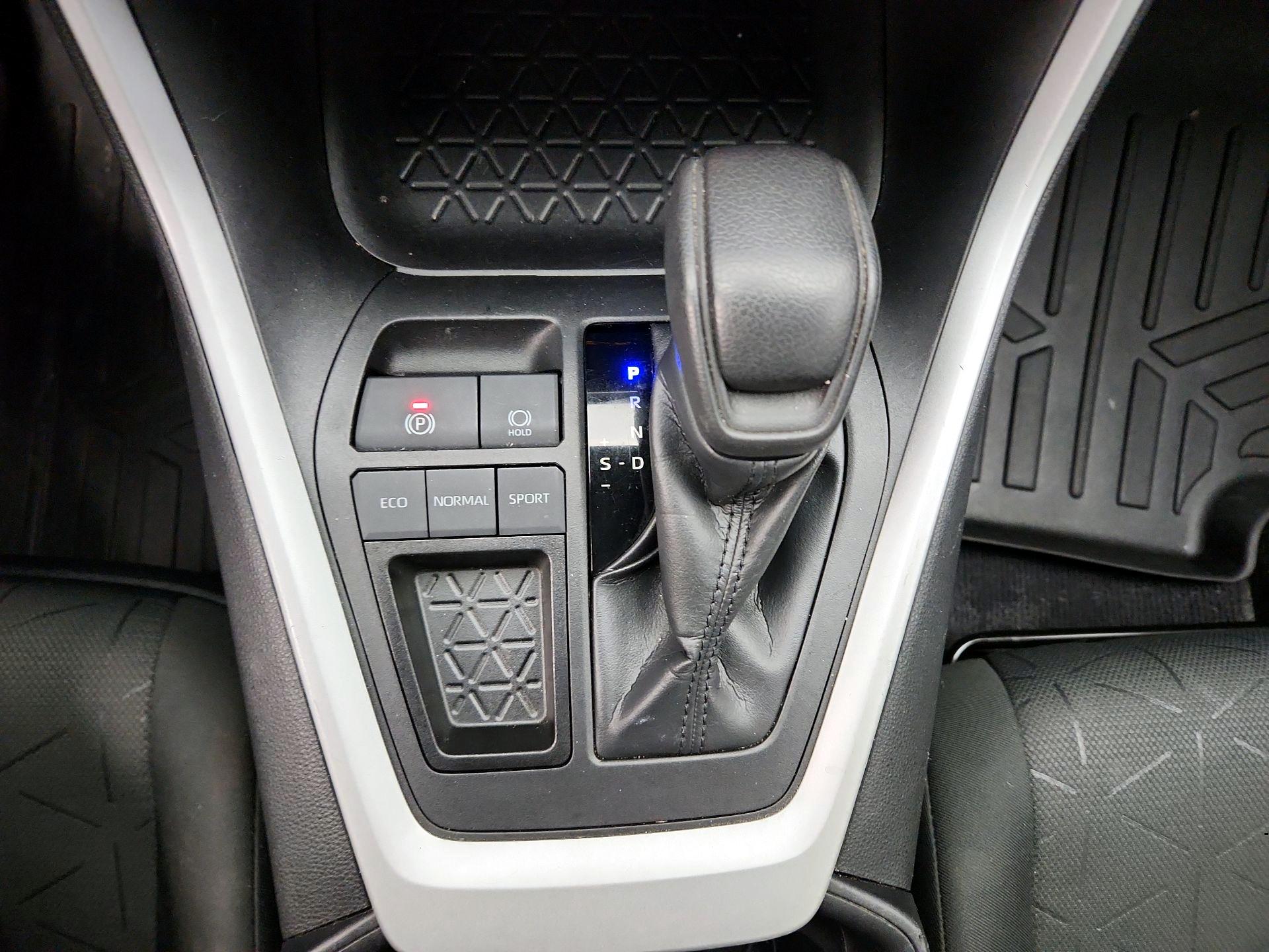 Thumbnail: 2020 Toyota RAV4 - 17