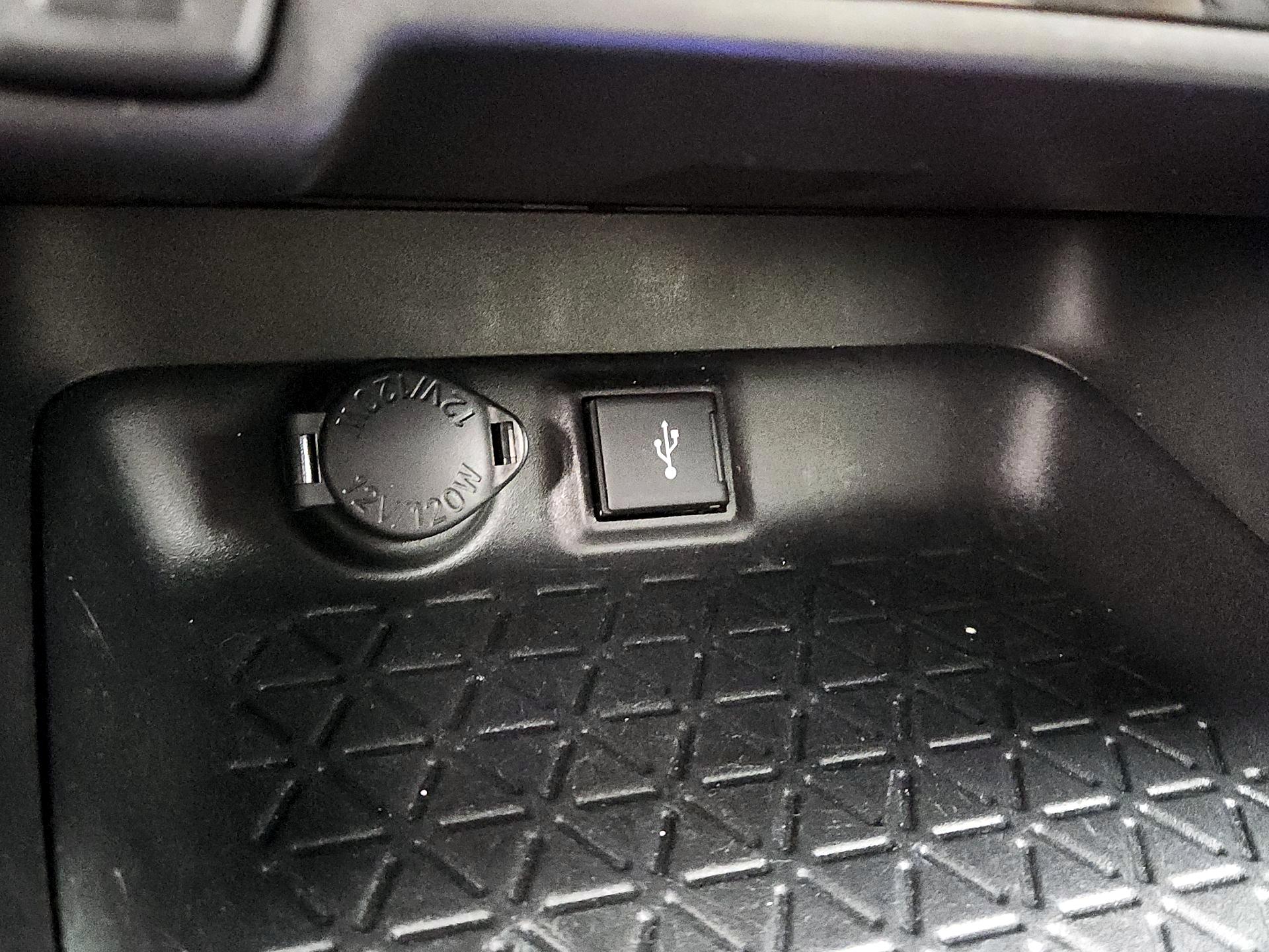 Thumbnail: 2020 Toyota RAV4 - 18