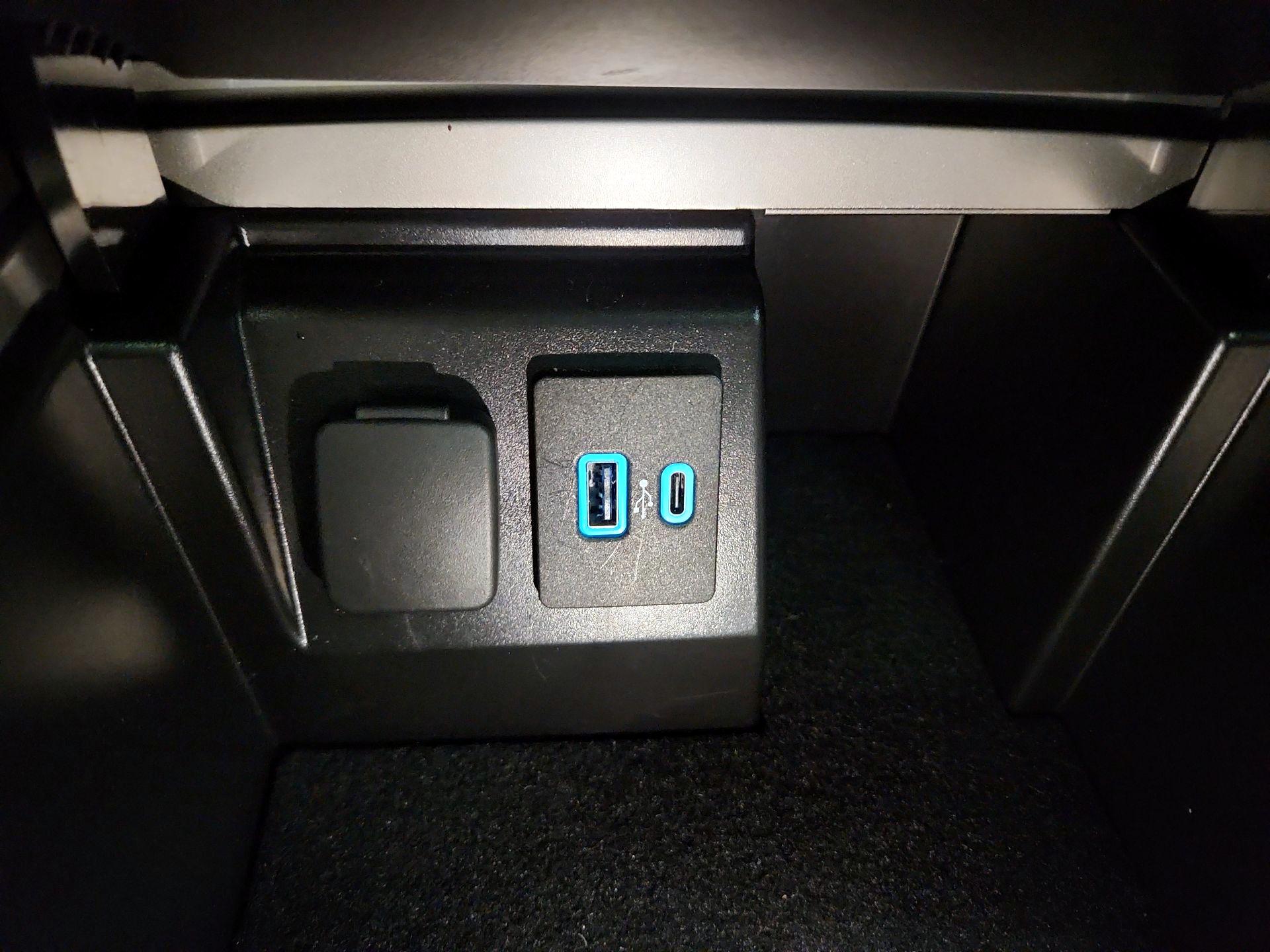 Thumbnail: 2022 Ford Explorer - 18