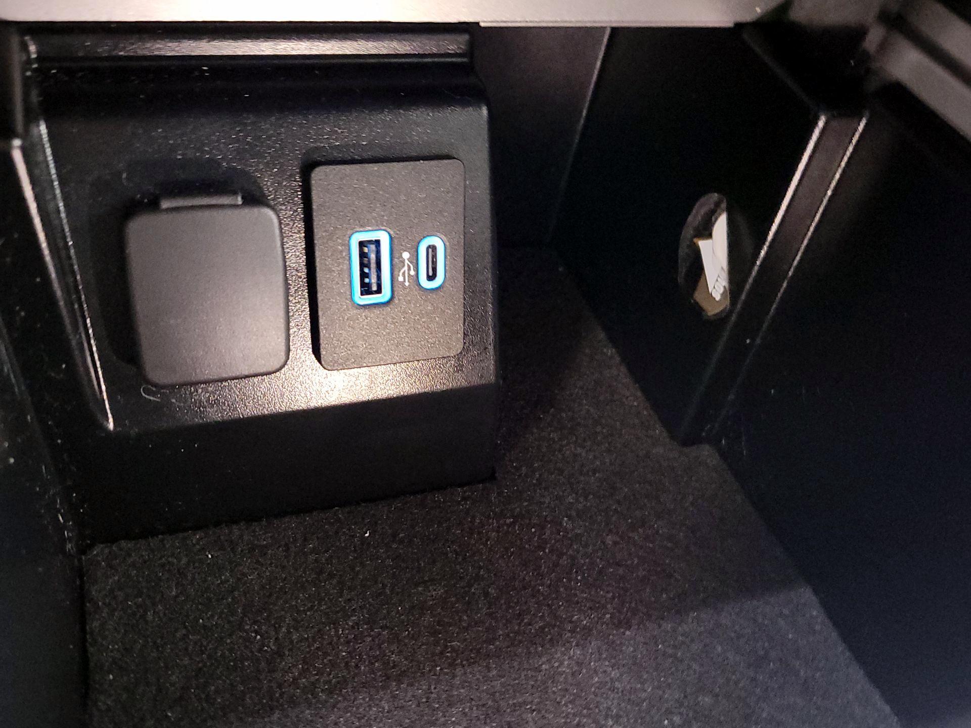 Thumbnail: 2023 Ford Explorer - 18