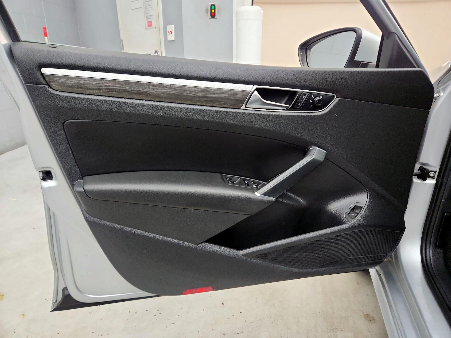 Thumbnail: 2018 Volkswagen Passat - 12