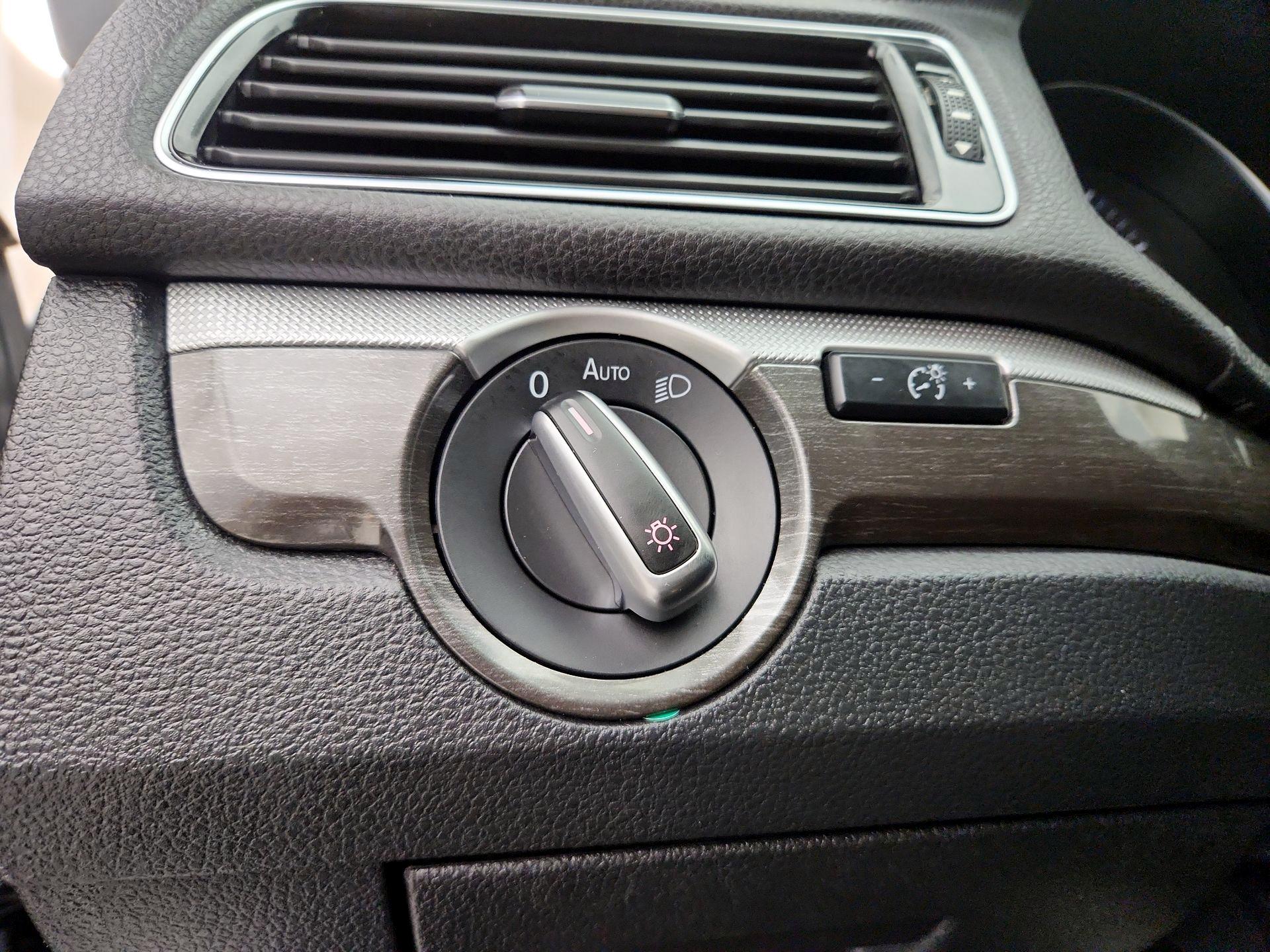 Thumbnail: 2018 Volkswagen Passat - 13