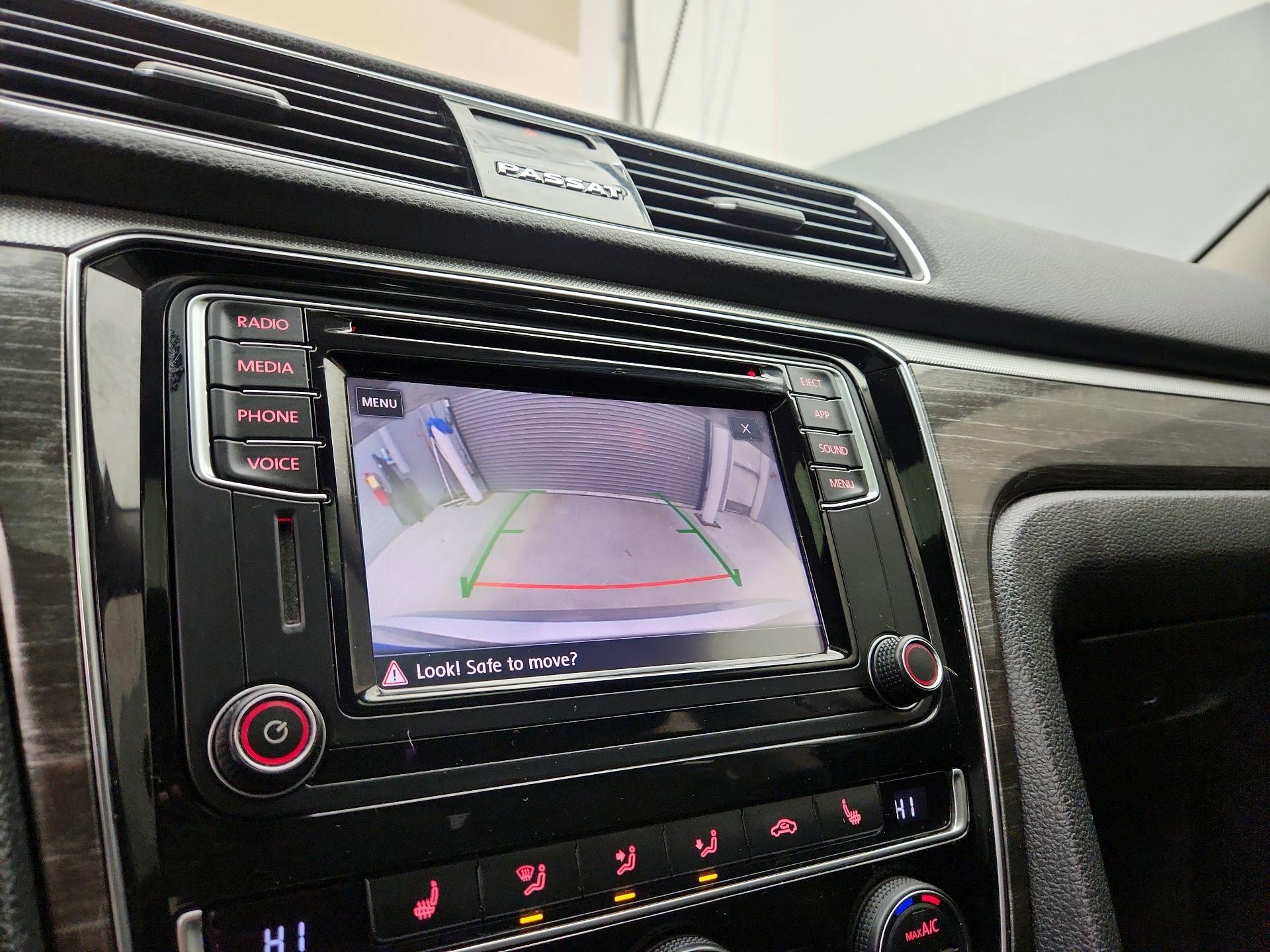 Thumbnail: 2018 Volkswagen Passat - 14