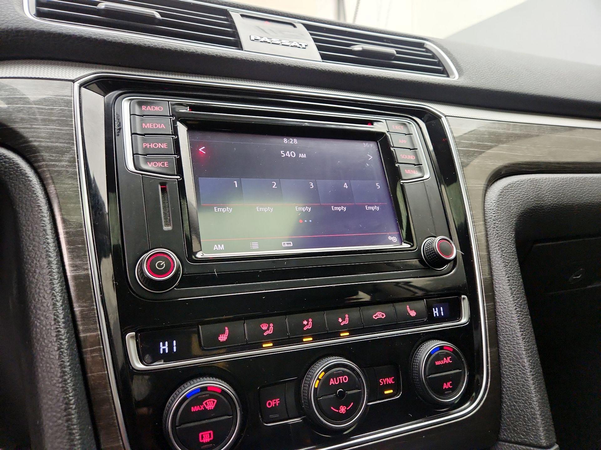 Thumbnail: 2018 Volkswagen Passat - 15