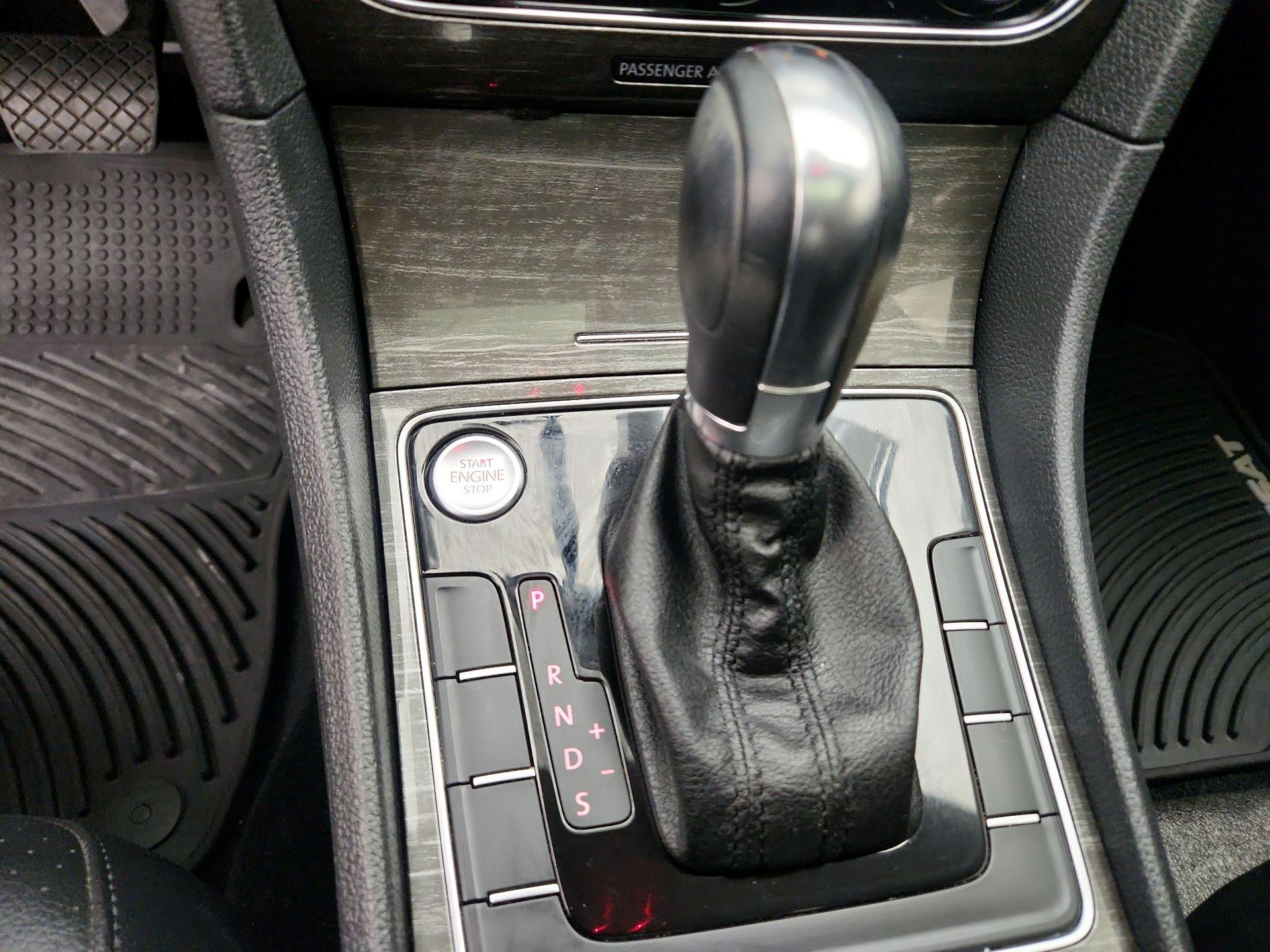 Thumbnail: 2018 Volkswagen Passat - 17