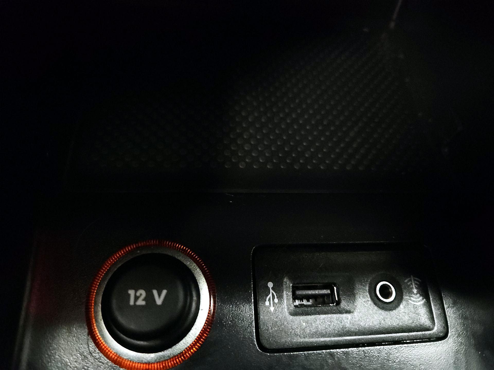 Thumbnail: 2018 Volkswagen Passat - 18