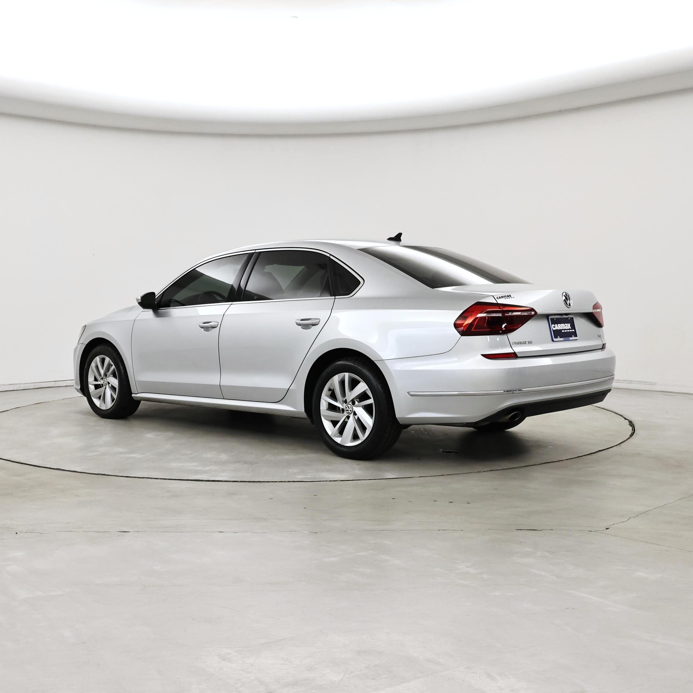 Thumbnail: 2018 Volkswagen Passat - 2