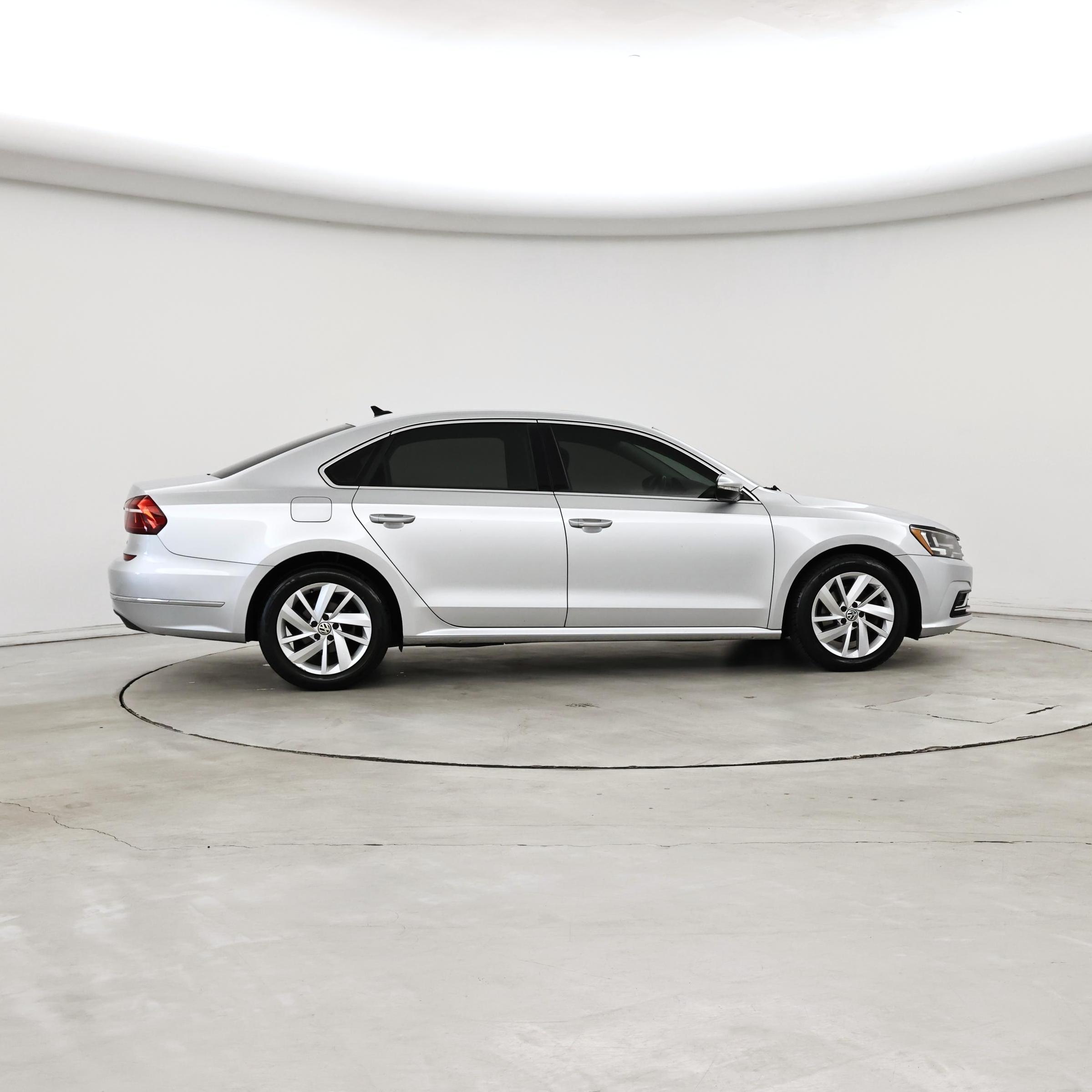 Thumbnail: 2018 Volkswagen Passat - 7