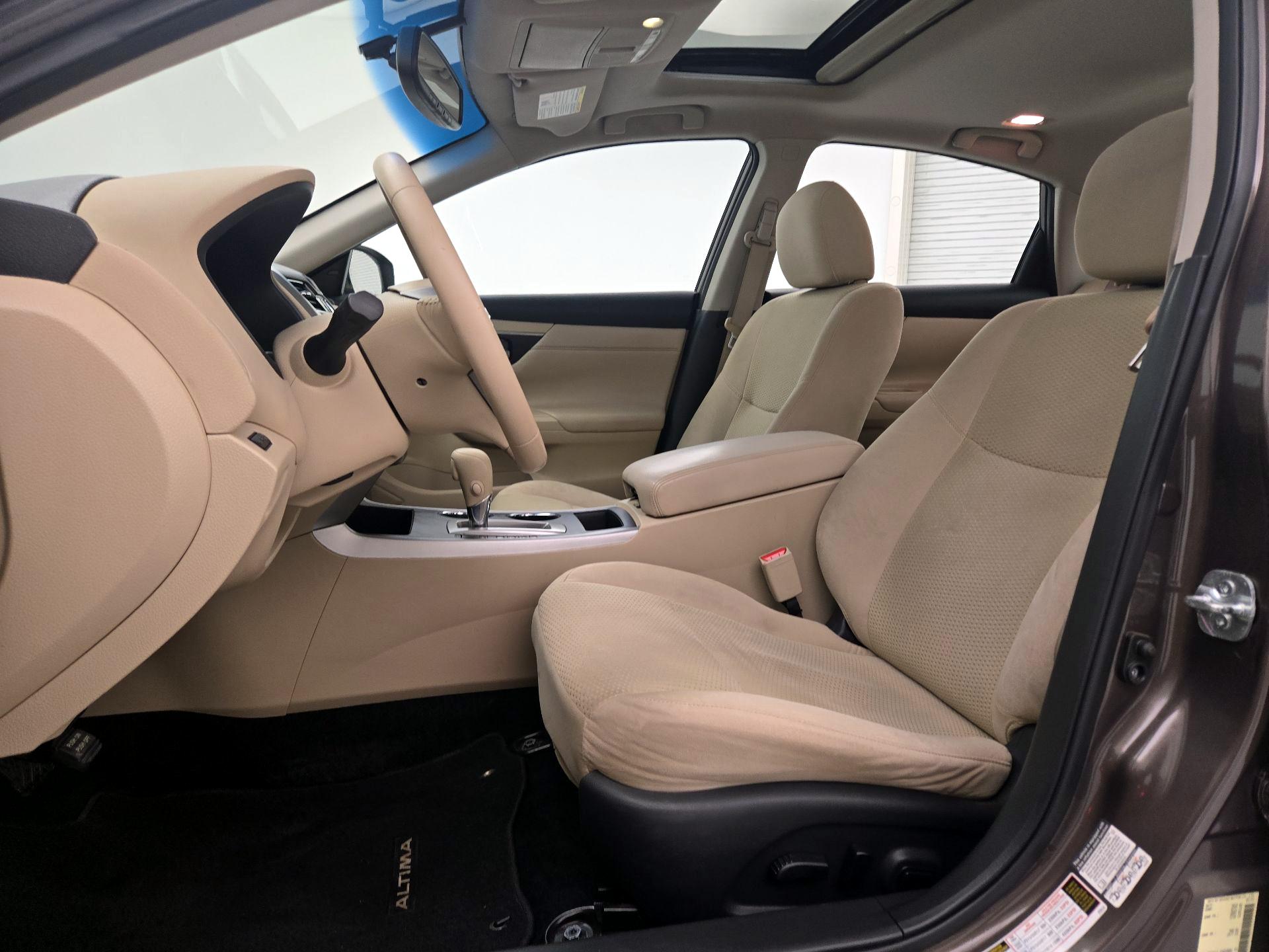 Thumbnail: 2015 Nissan Altima - 11