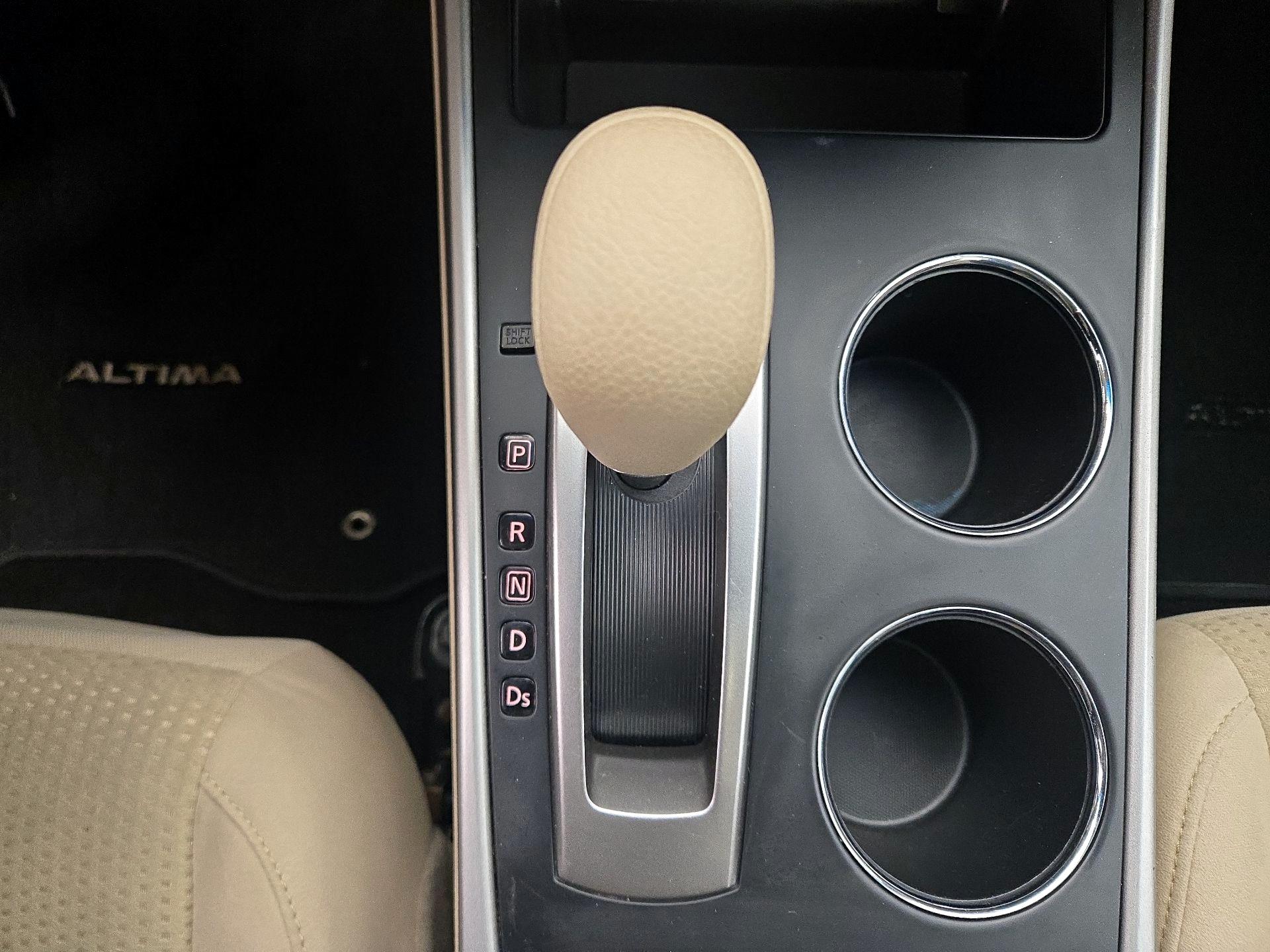 Thumbnail: 2015 Nissan Altima - 18