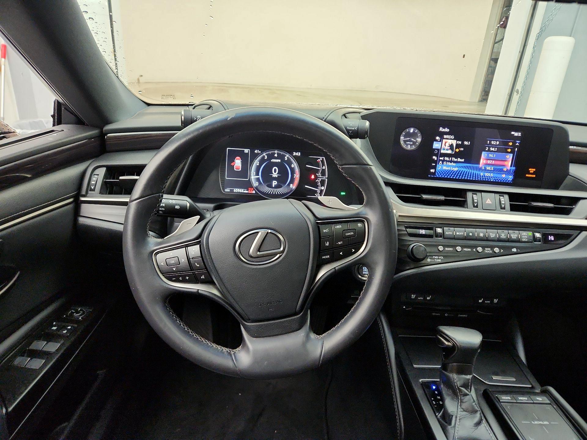 Thumbnail: 2019 Lexus ES - 10