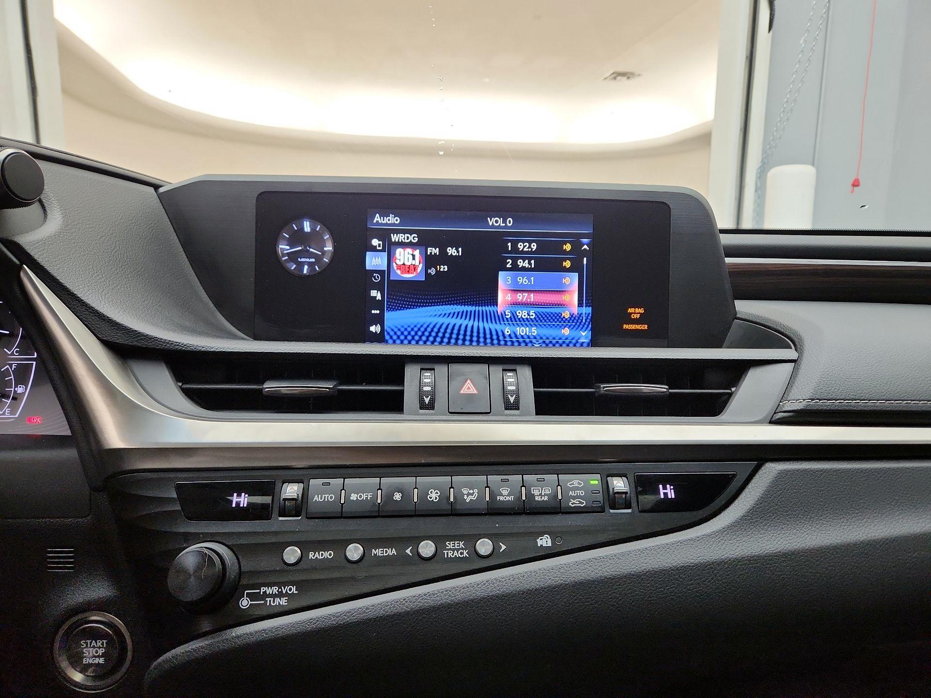 Thumbnail: 2019 Lexus ES - 15