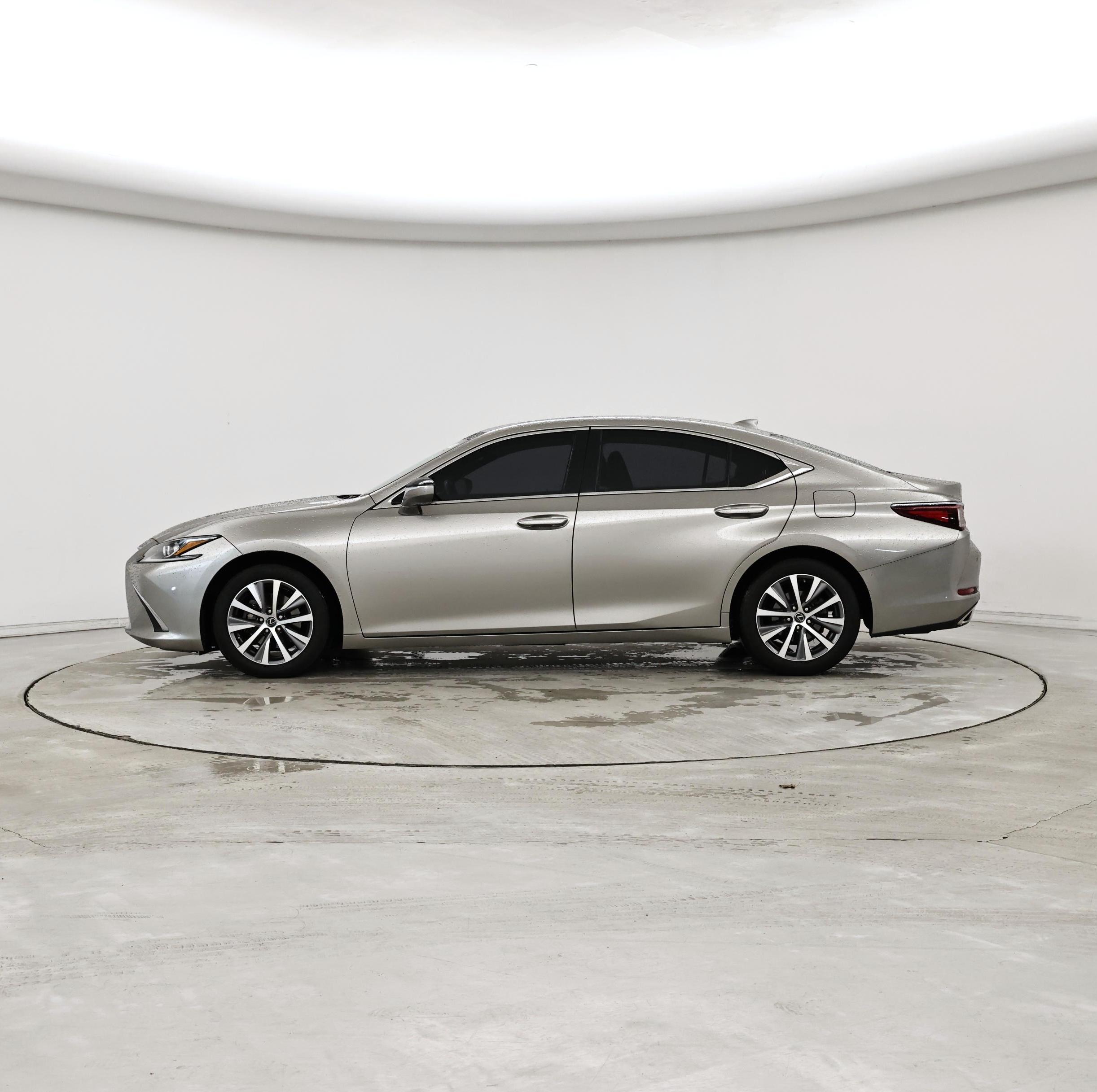 Thumbnail: 2019 Lexus ES - 3