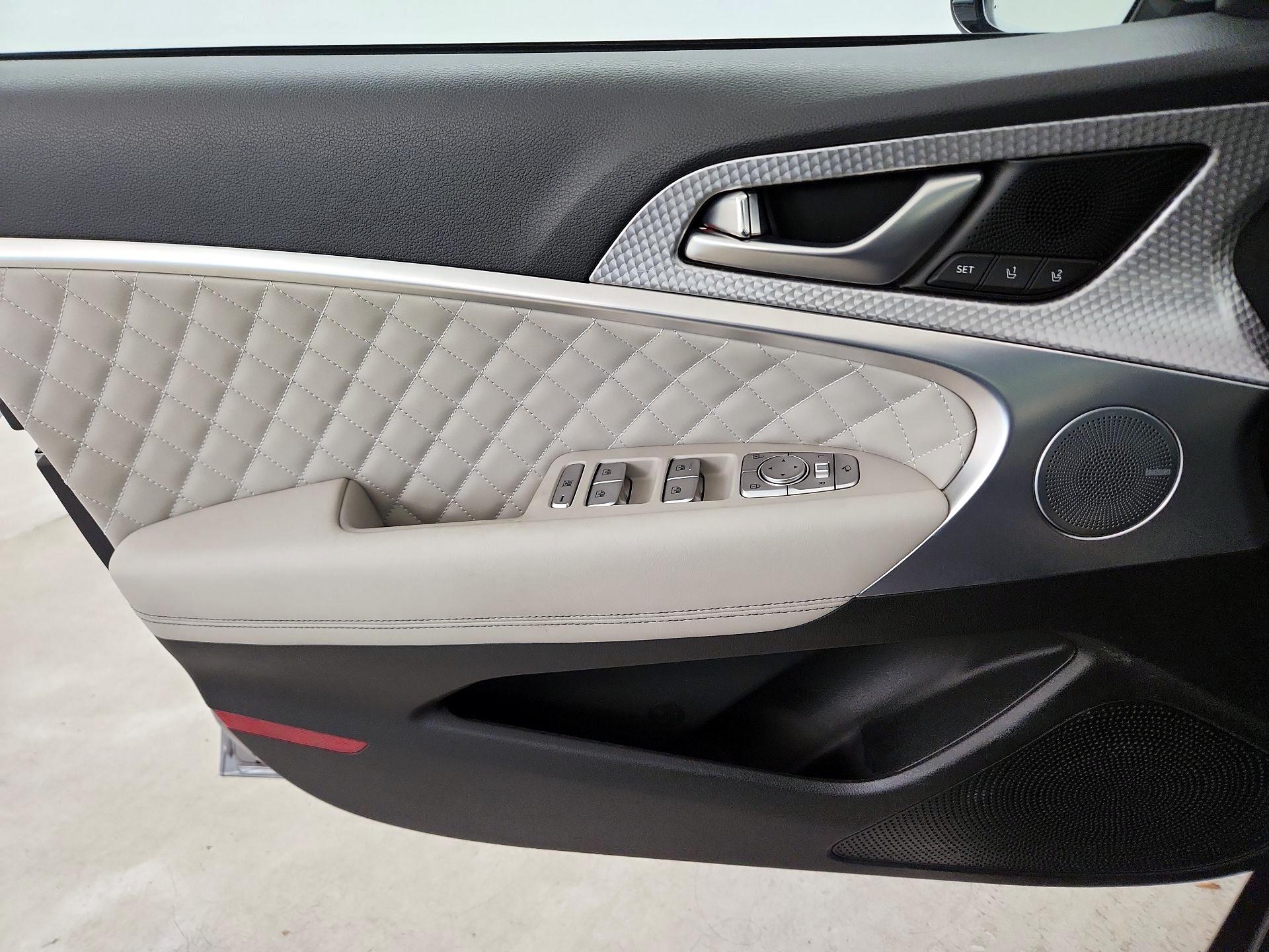 Thumbnail: 2021 Genesis GV80 - 12