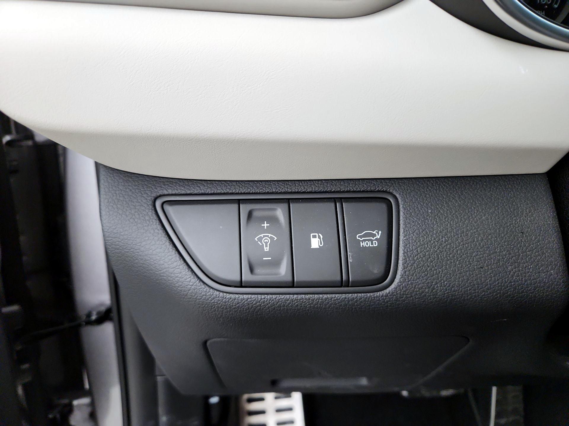 Thumbnail: 2021 Genesis GV80 - 13