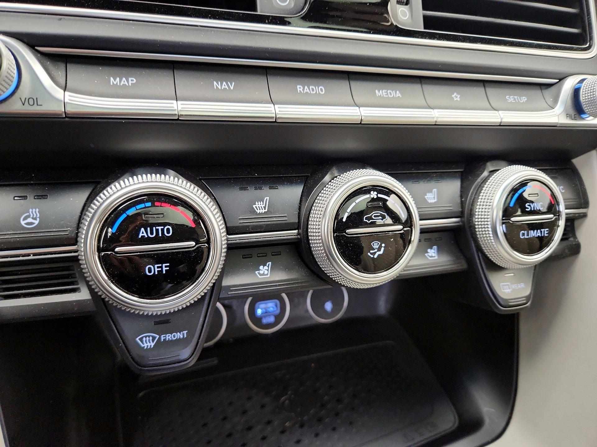 Thumbnail: 2021 Genesis GV80 - 17