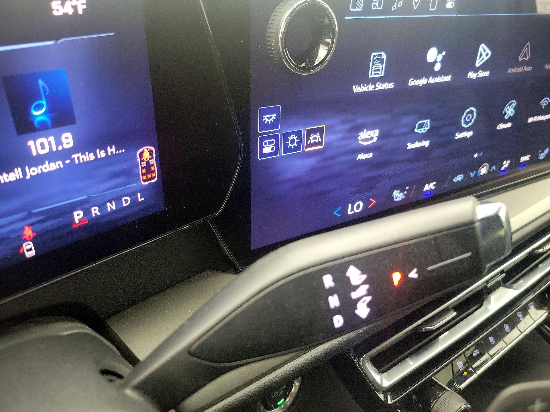 Thumbnail: 2025 Chevrolet Traverse - 18