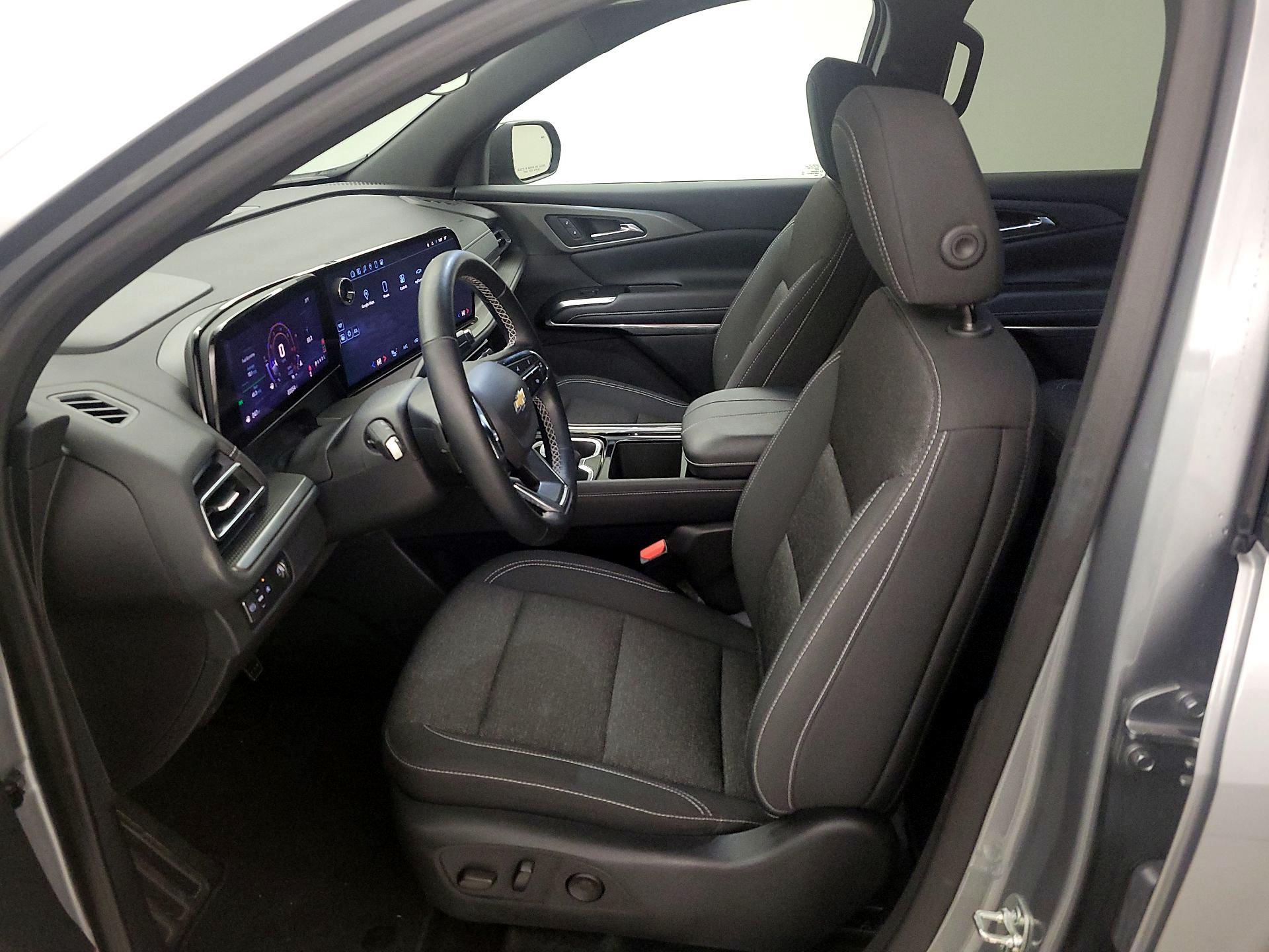 Thumbnail: 2025 Chevrolet Traverse - 11