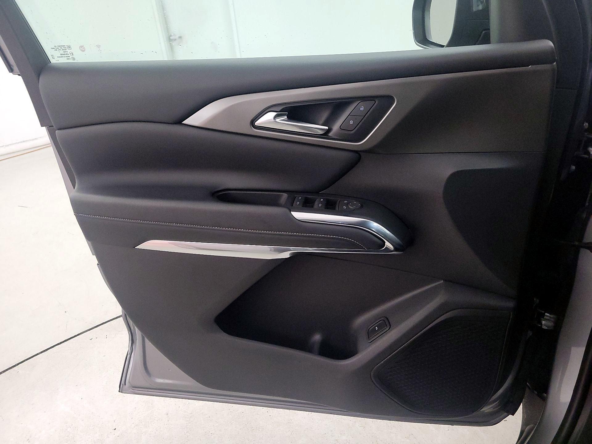 Thumbnail: 2025 Chevrolet Traverse - 12