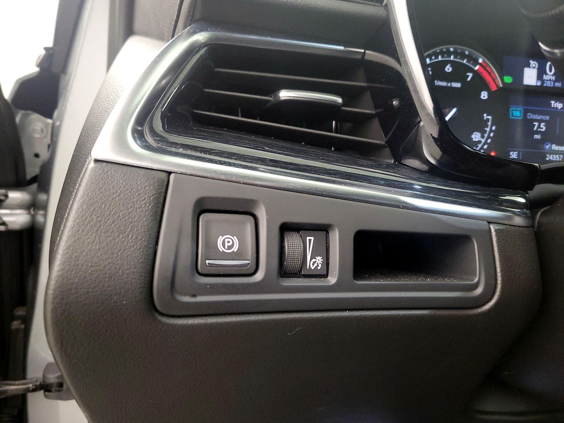 Thumbnail: 2025 Cadillac XT5 - 13