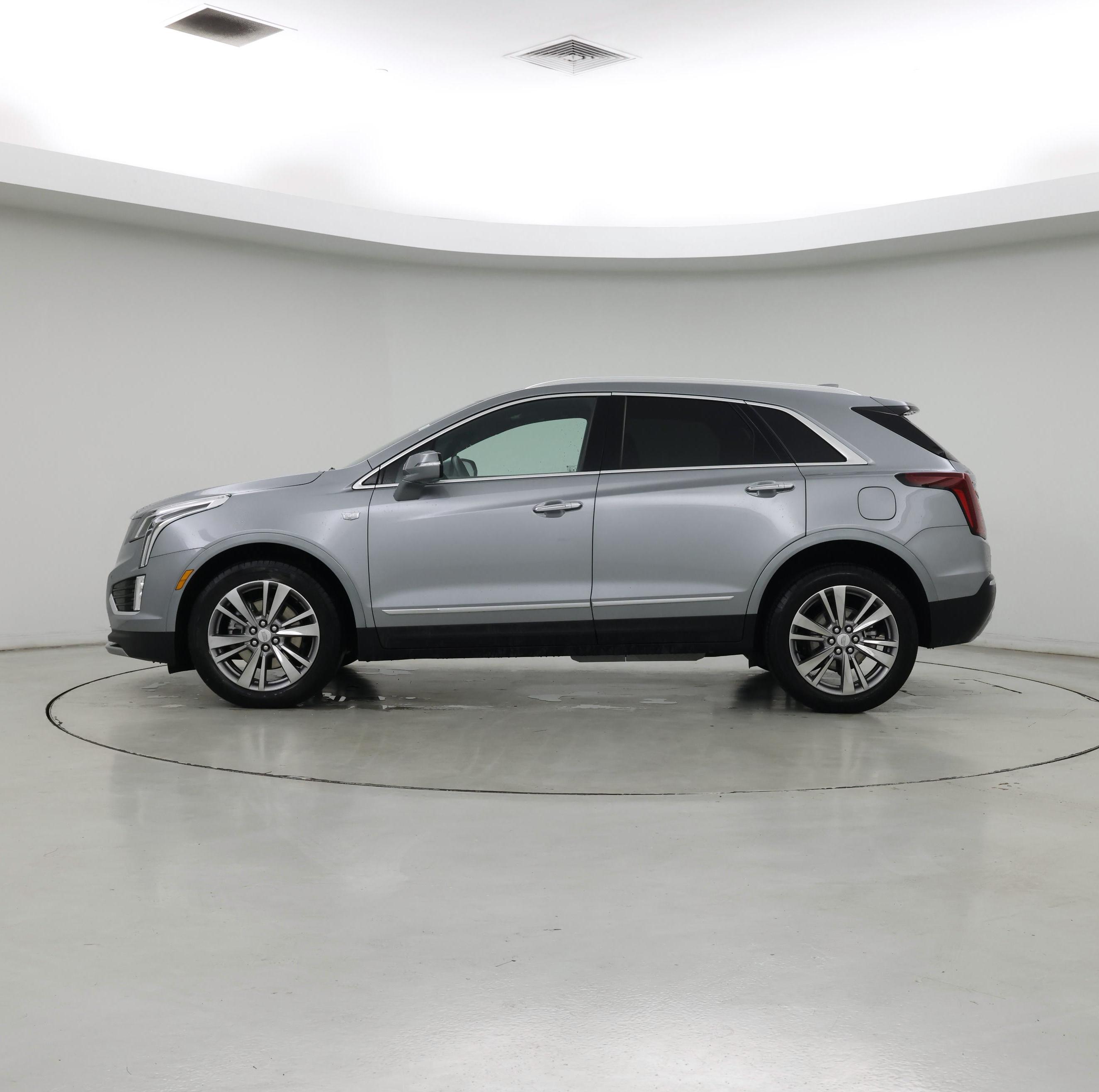 Thumbnail: 2025 Cadillac XT5 - 3