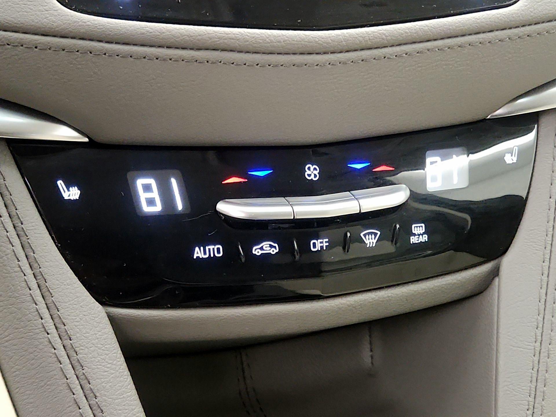 Thumbnail: 2025 Cadillac XT5 - 17