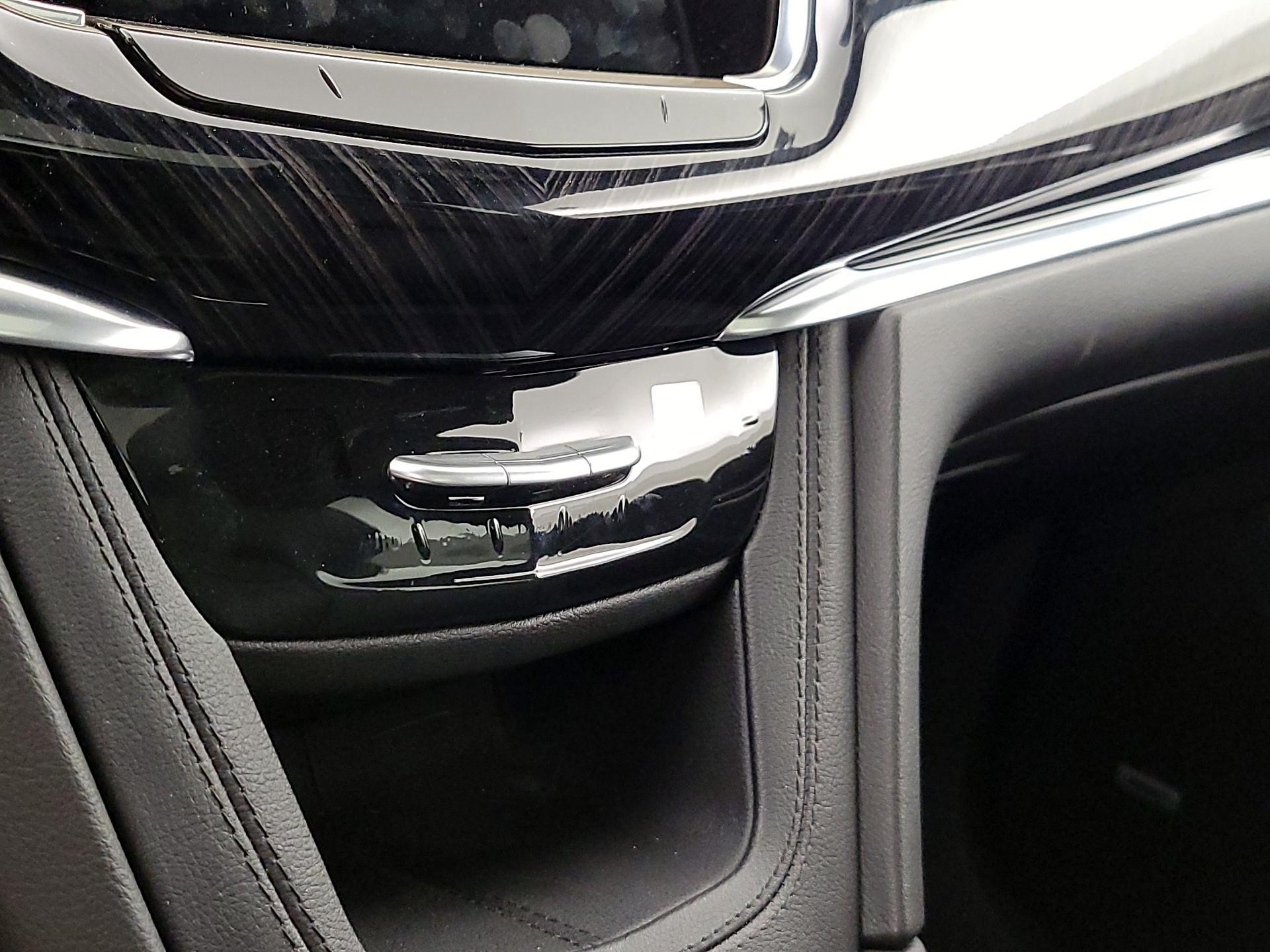 Thumbnail: 2025 Cadillac XT6 - 17