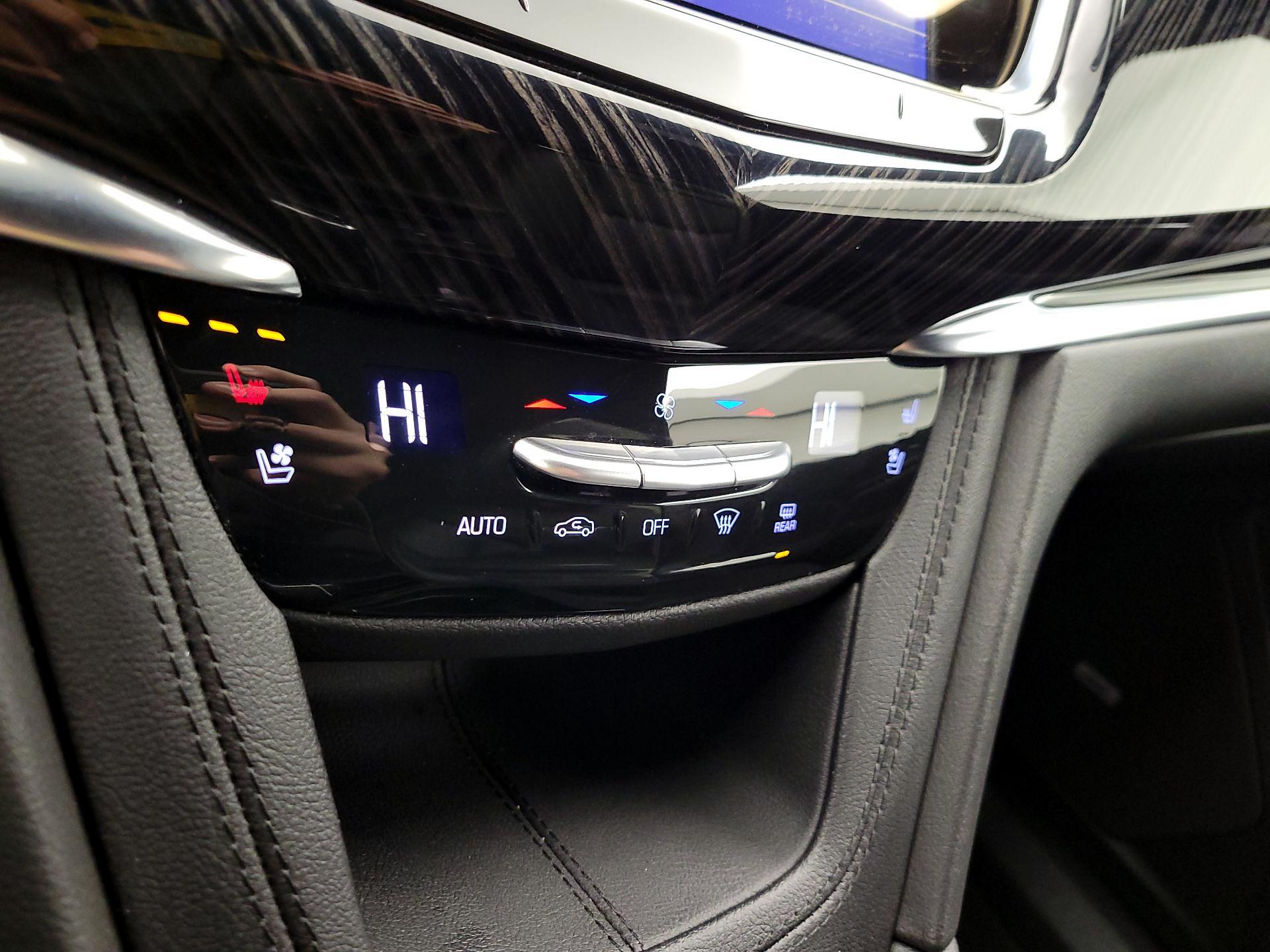 Thumbnail: 2025 Cadillac XT6 - 17