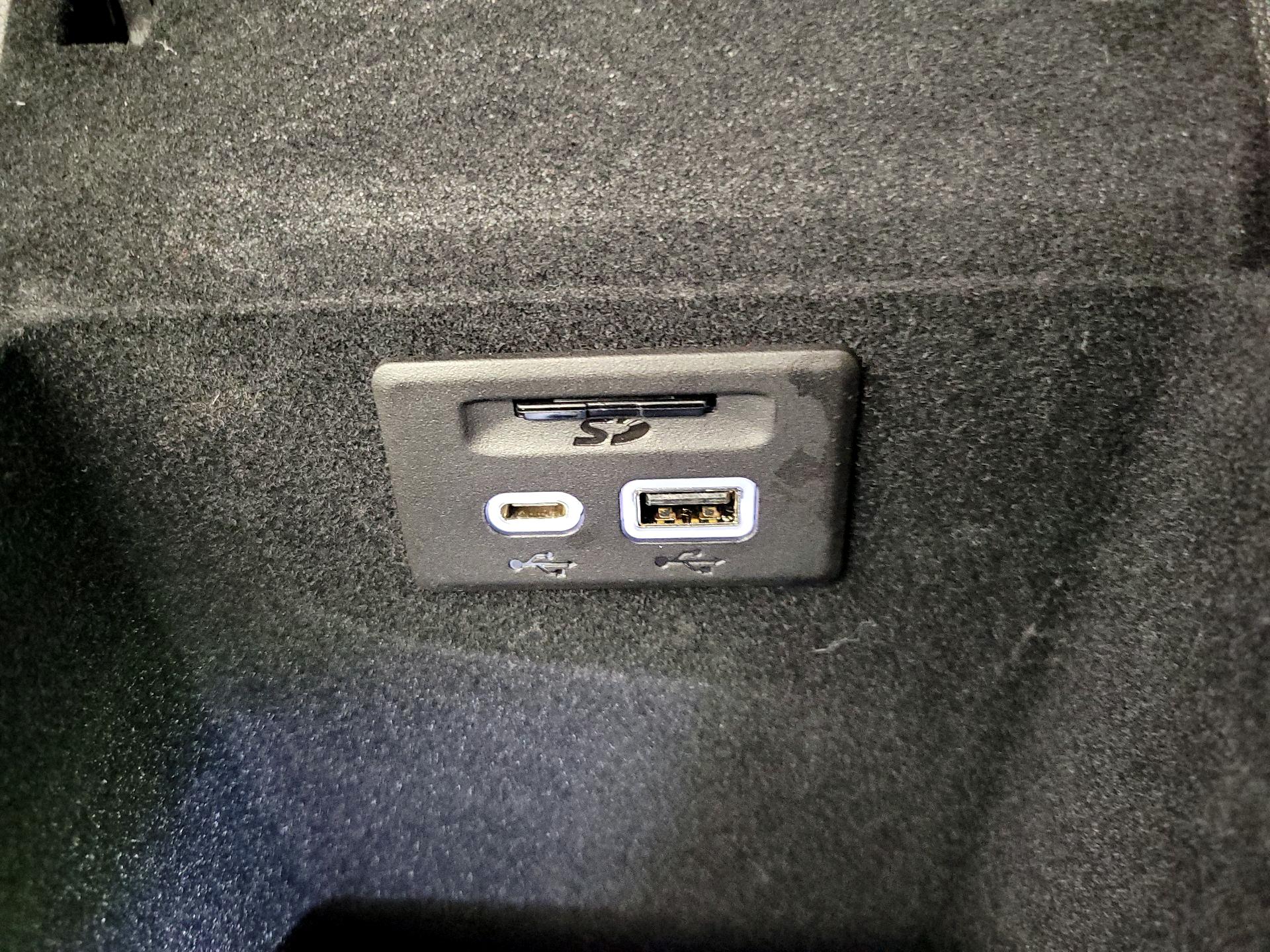 Thumbnail: 2025 Cadillac XT6 - 19