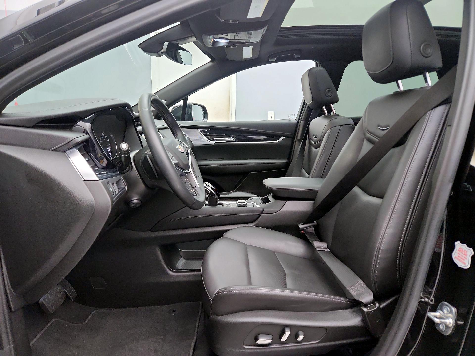 Thumbnail: 2025 Cadillac XT5 - 11