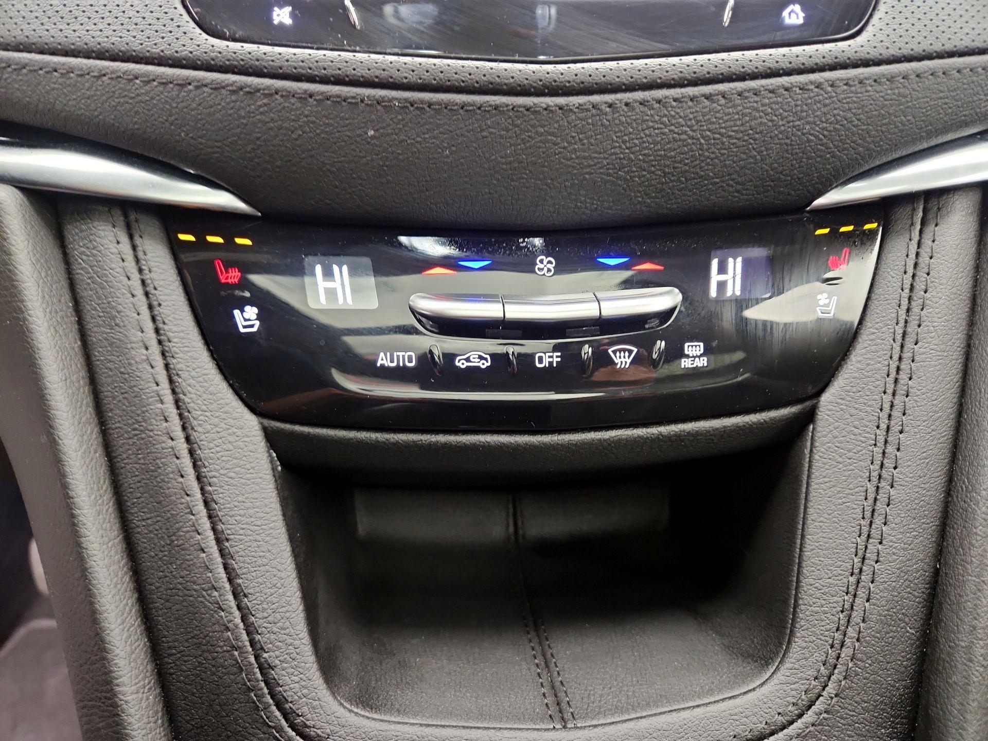 Thumbnail: 2025 Cadillac XT5 - 17