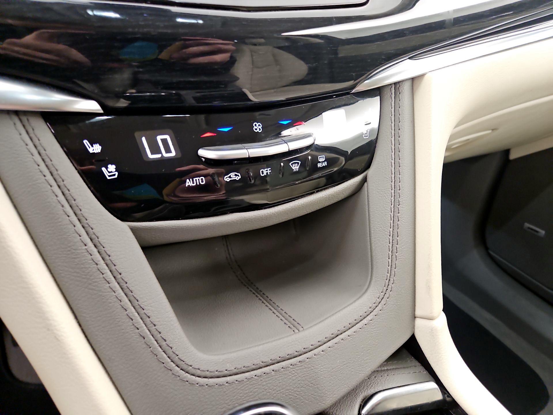 Thumbnail: 2025 Cadillac XT6 - 16