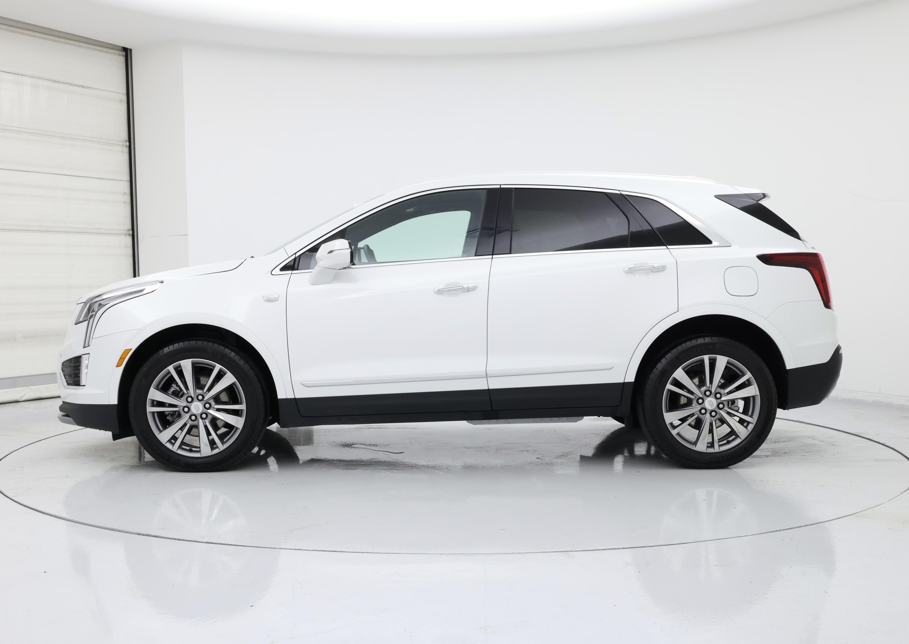 Thumbnail: 2025 Cadillac XT5 - 3