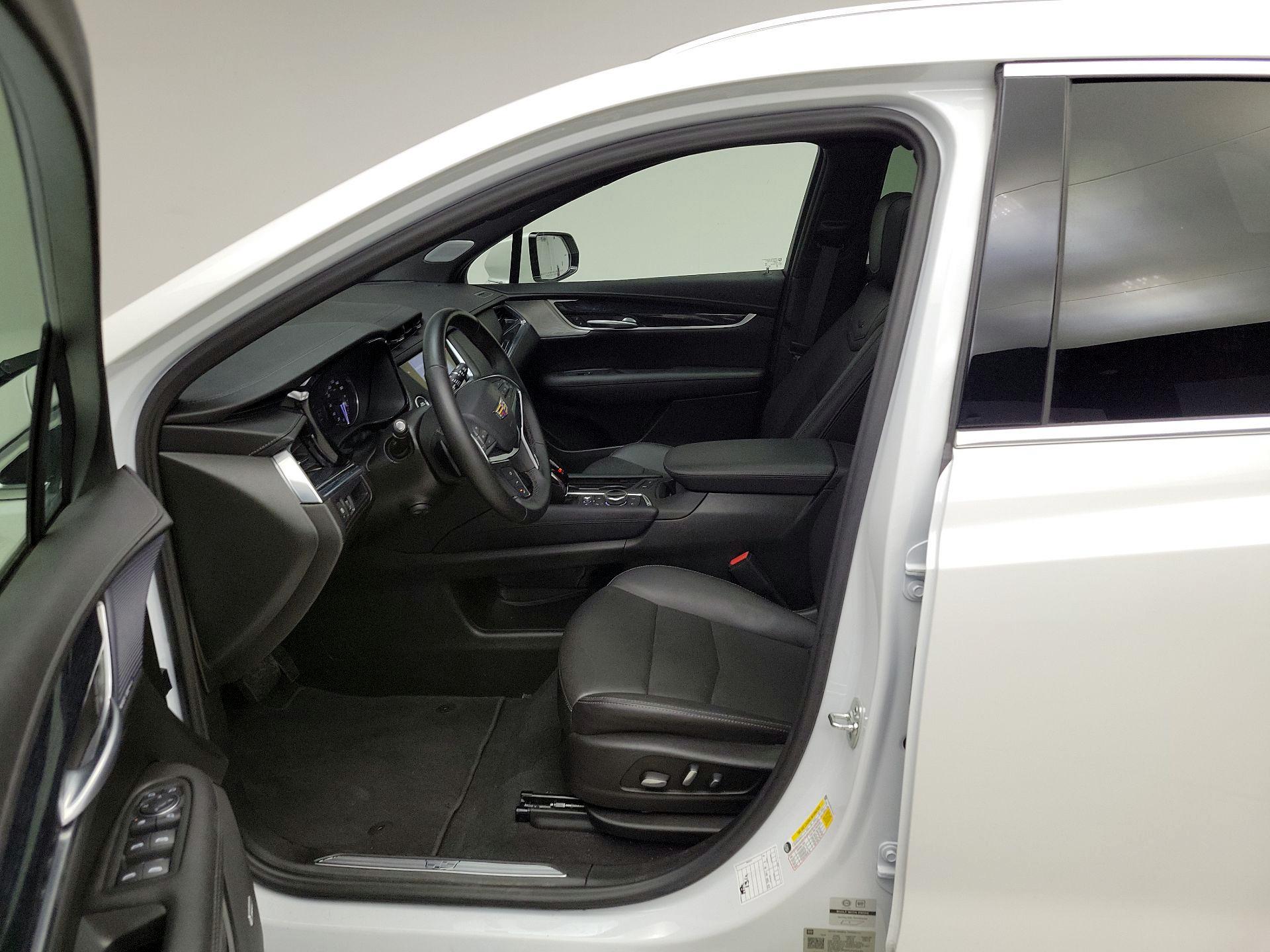 Thumbnail: 2025 Cadillac XT5 - 11