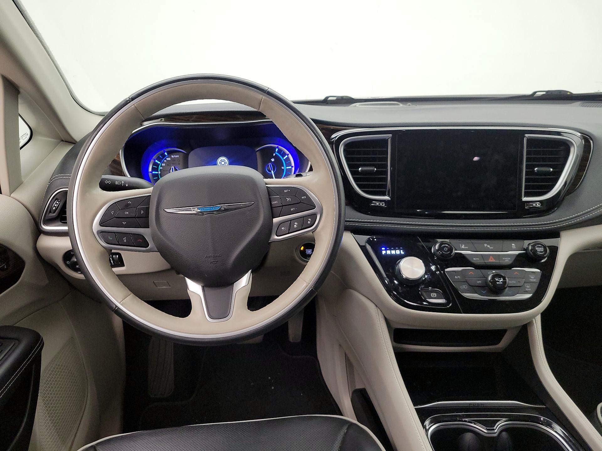 Thumbnail: 2021 Chrysler Pacifica - 10