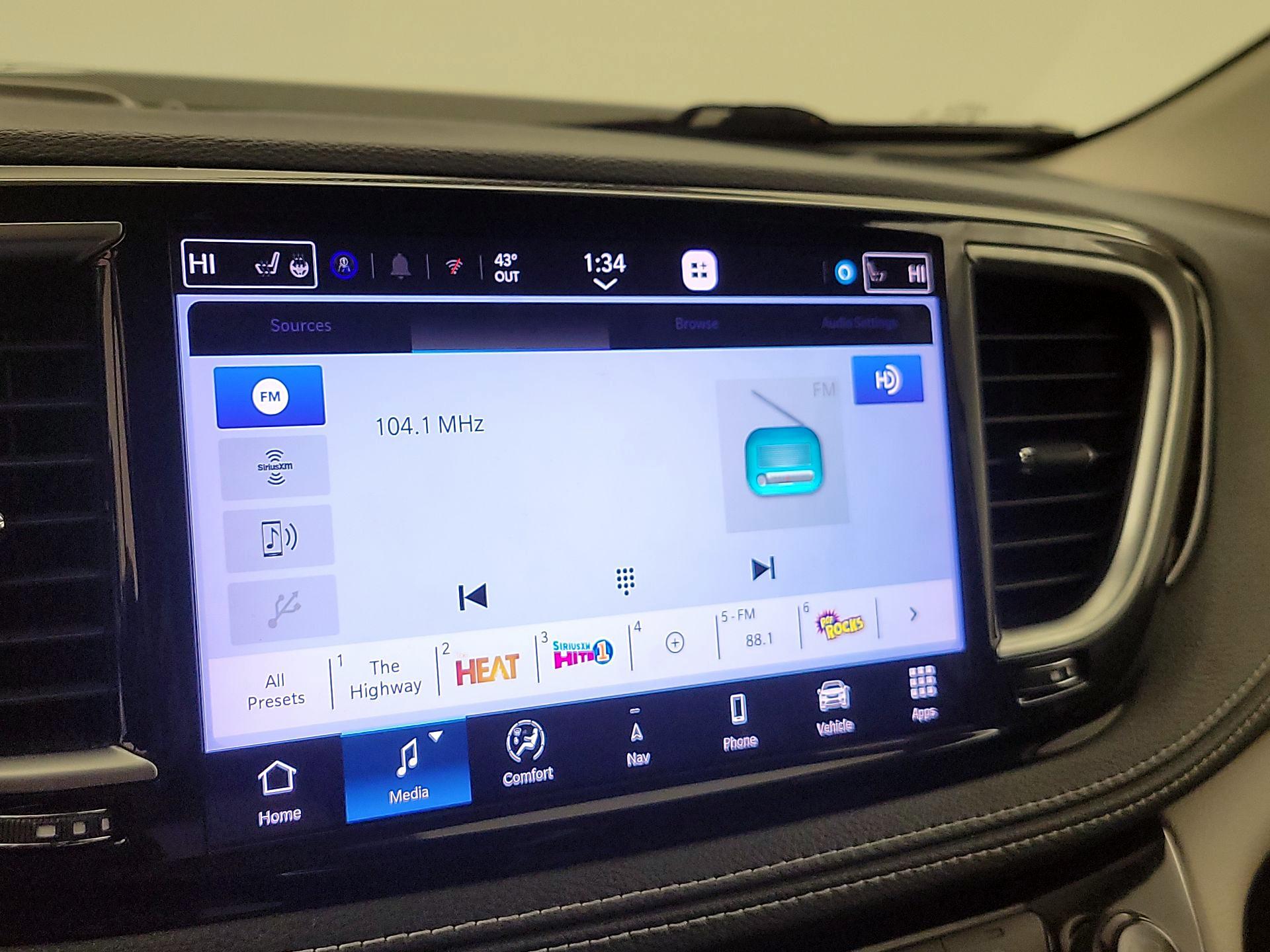 Thumbnail: 2021 Chrysler Pacifica - 16