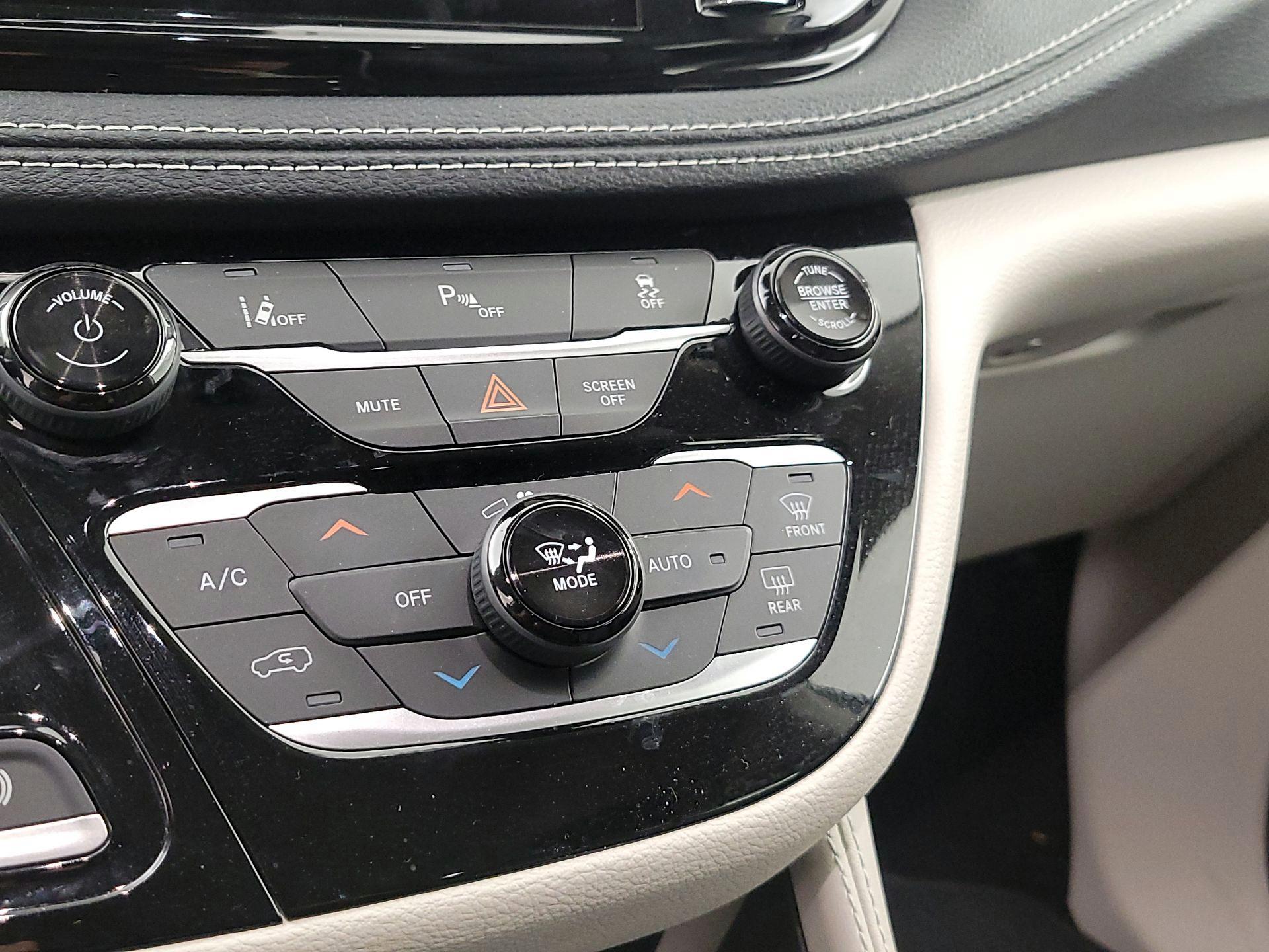 Thumbnail: 2021 Chrysler Pacifica - 17