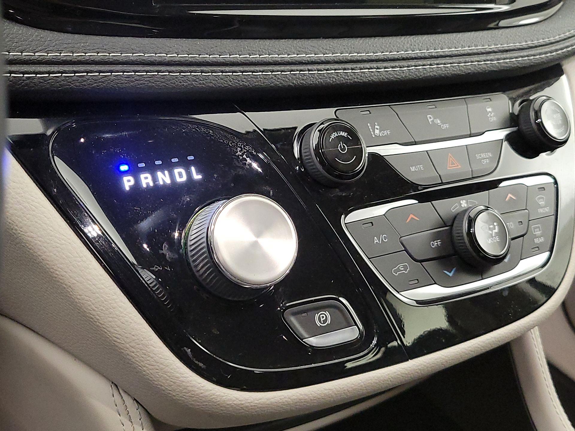 Thumbnail: 2021 Chrysler Pacifica - 18