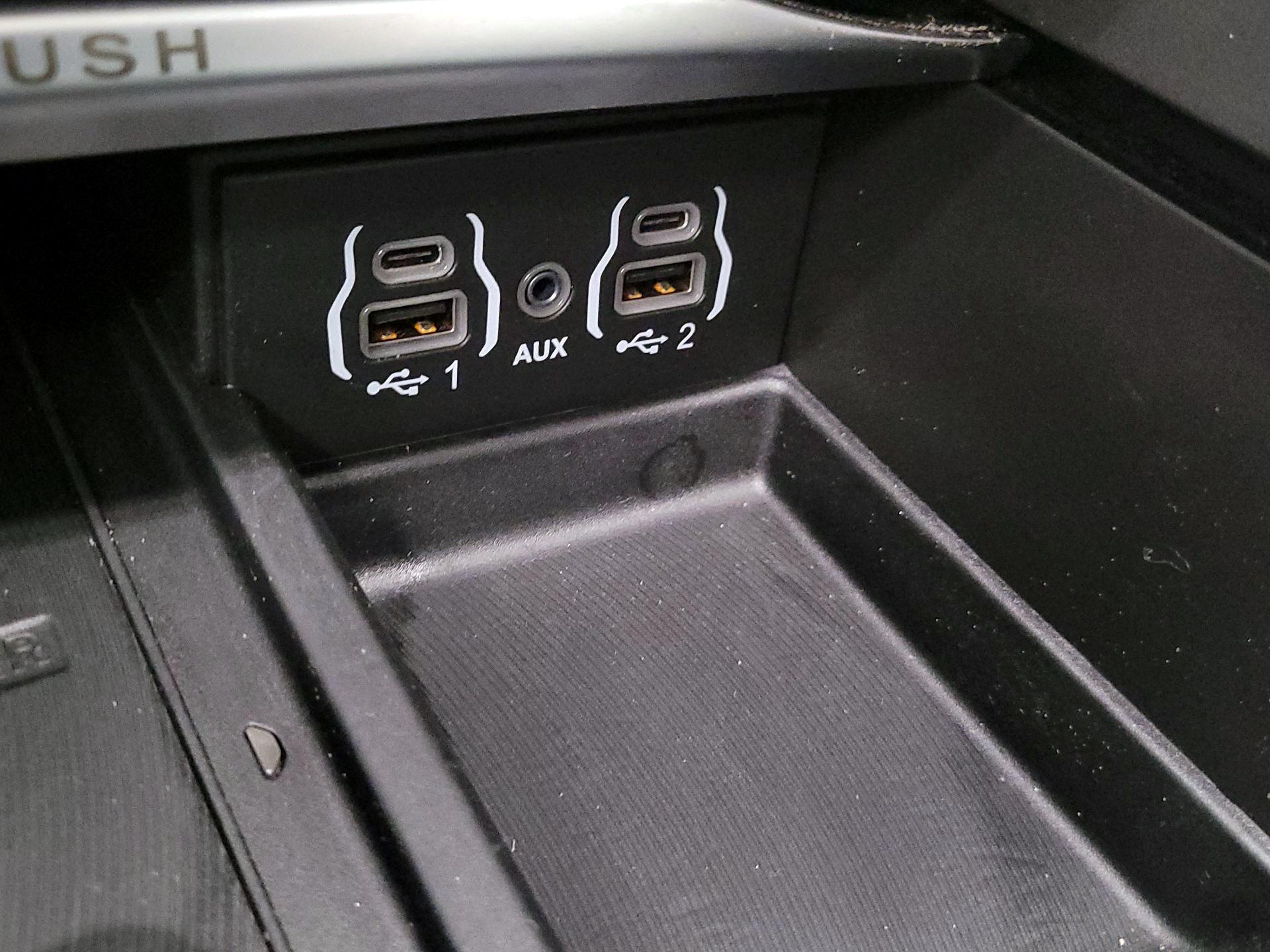 Thumbnail: 2021 Chrysler Pacifica - 19